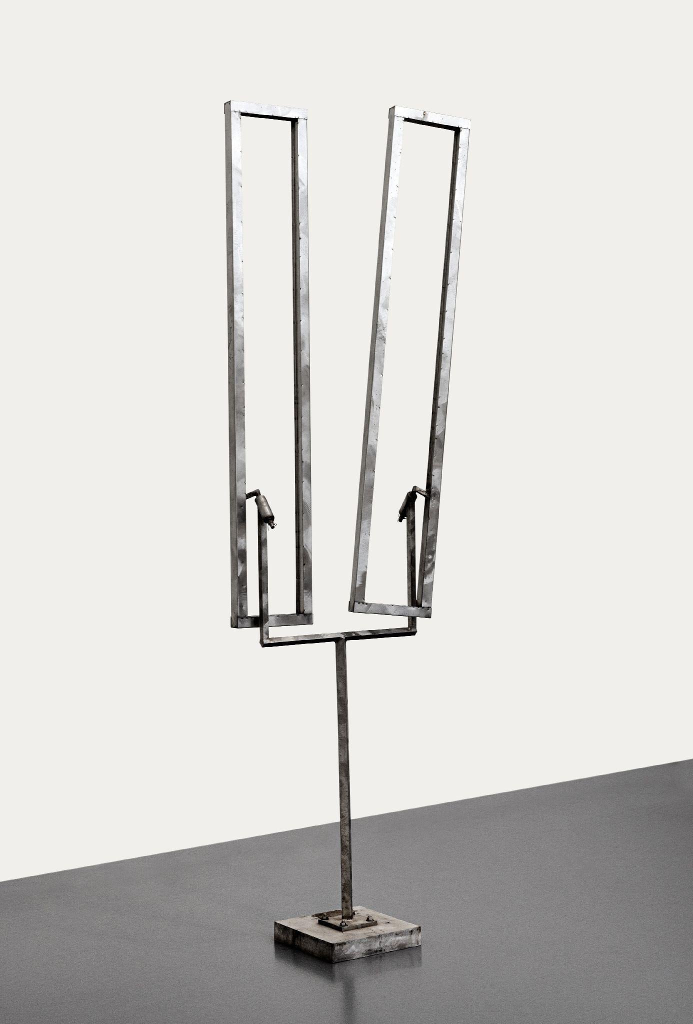 Deux rectangles ouverts excentriques - Abstrait Sculpture par George Rickey