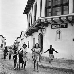 George Rodger - Corsa verso casa, fotografia 1945, stampa successiva