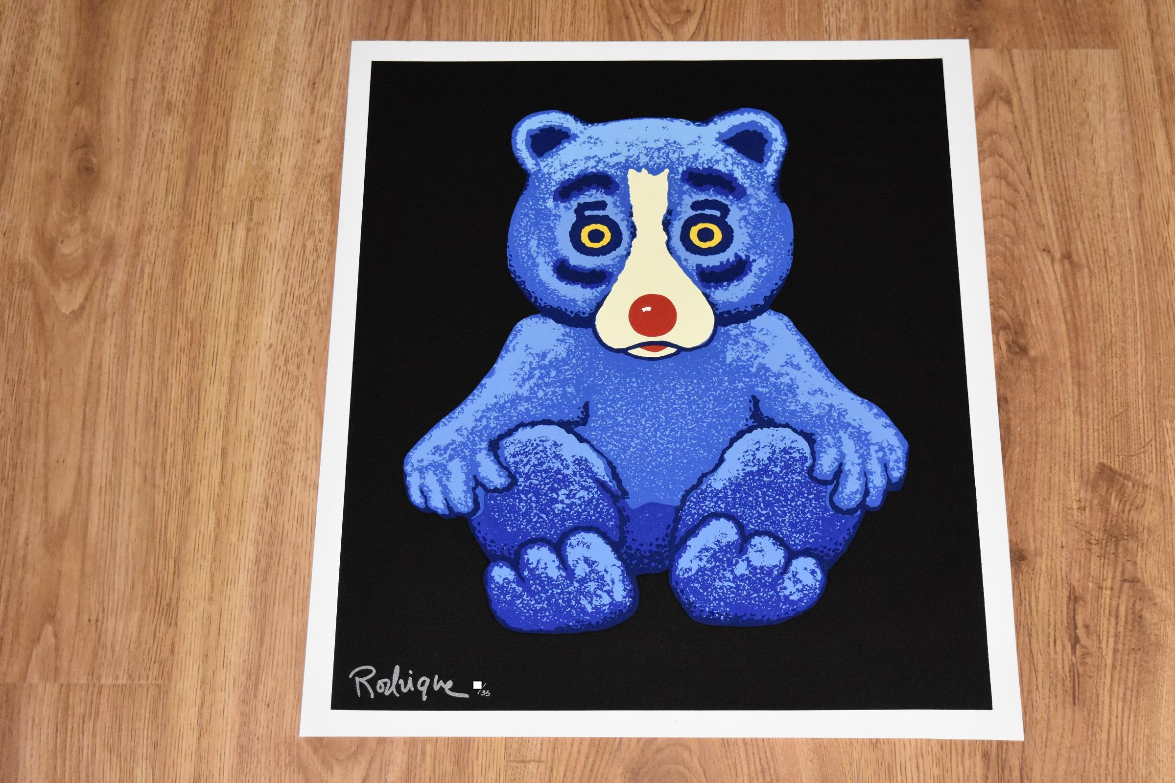 Boogie Bear - Noir - Impression sérigraphiée en soie signée - Chien bleu - Print de George Rodrigue