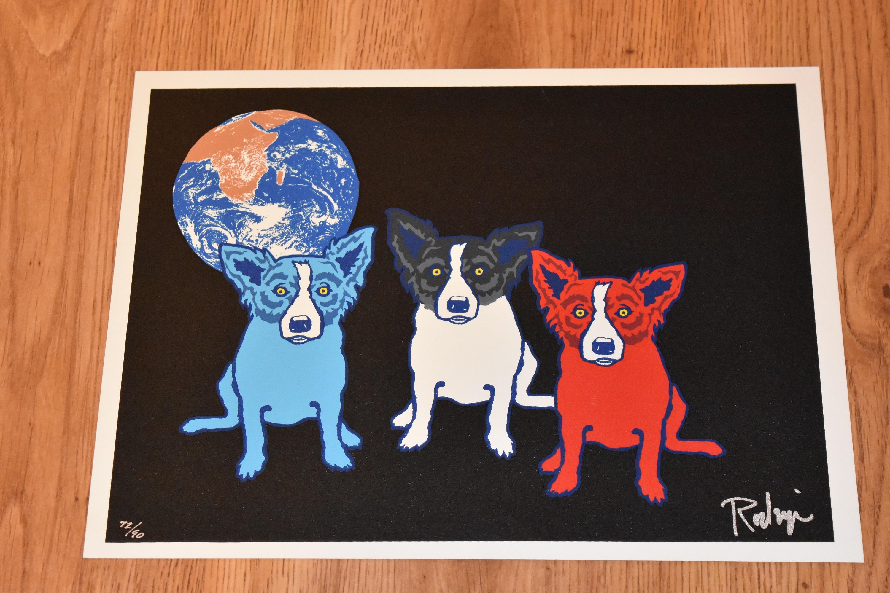 Looking For the Moon – Blauer Seidendruck mit blauem Hund – Print von George Rodrigue