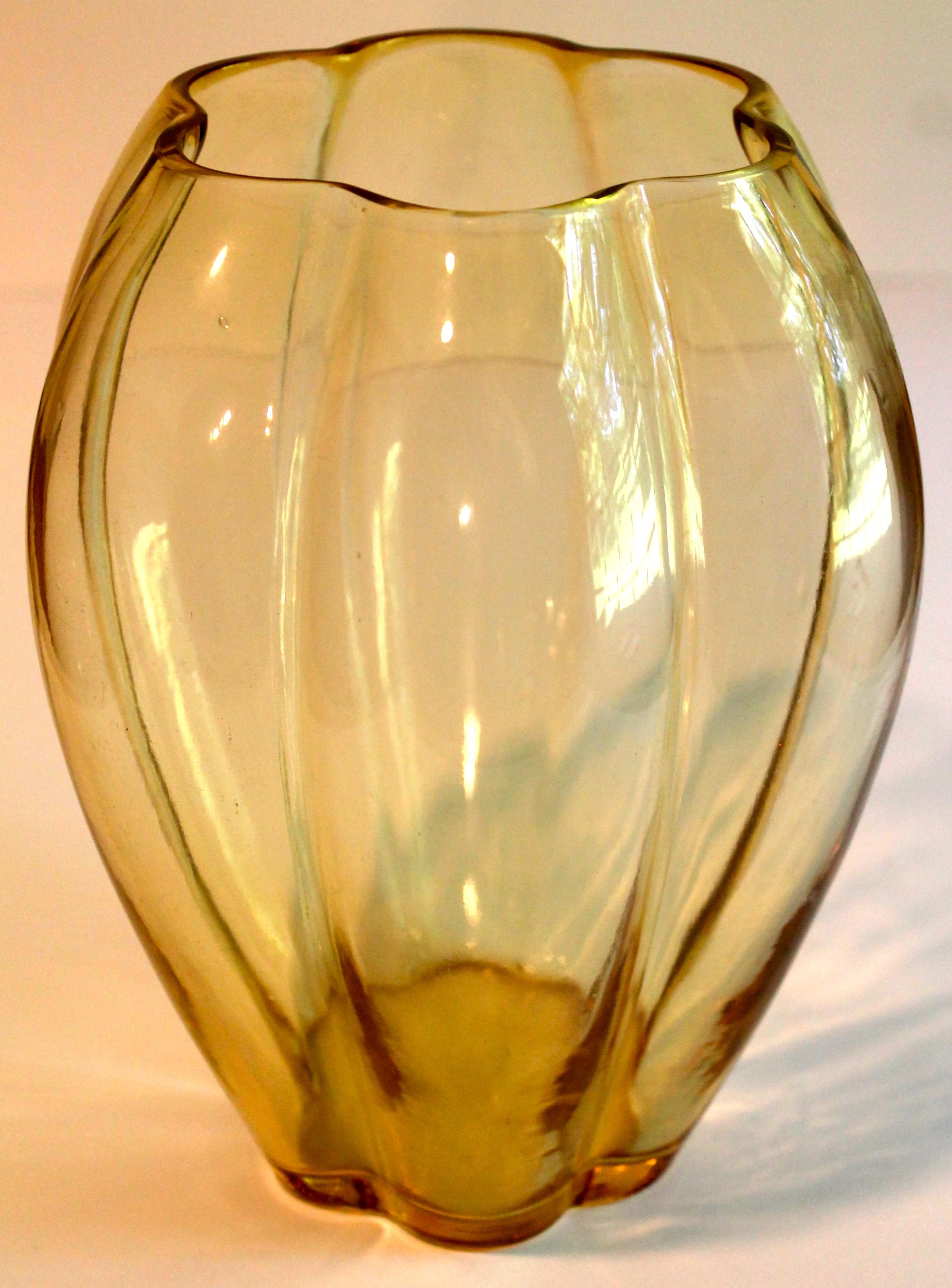 Vase von George Sakier für Fostoria American Modern (Art déco) im Angebot