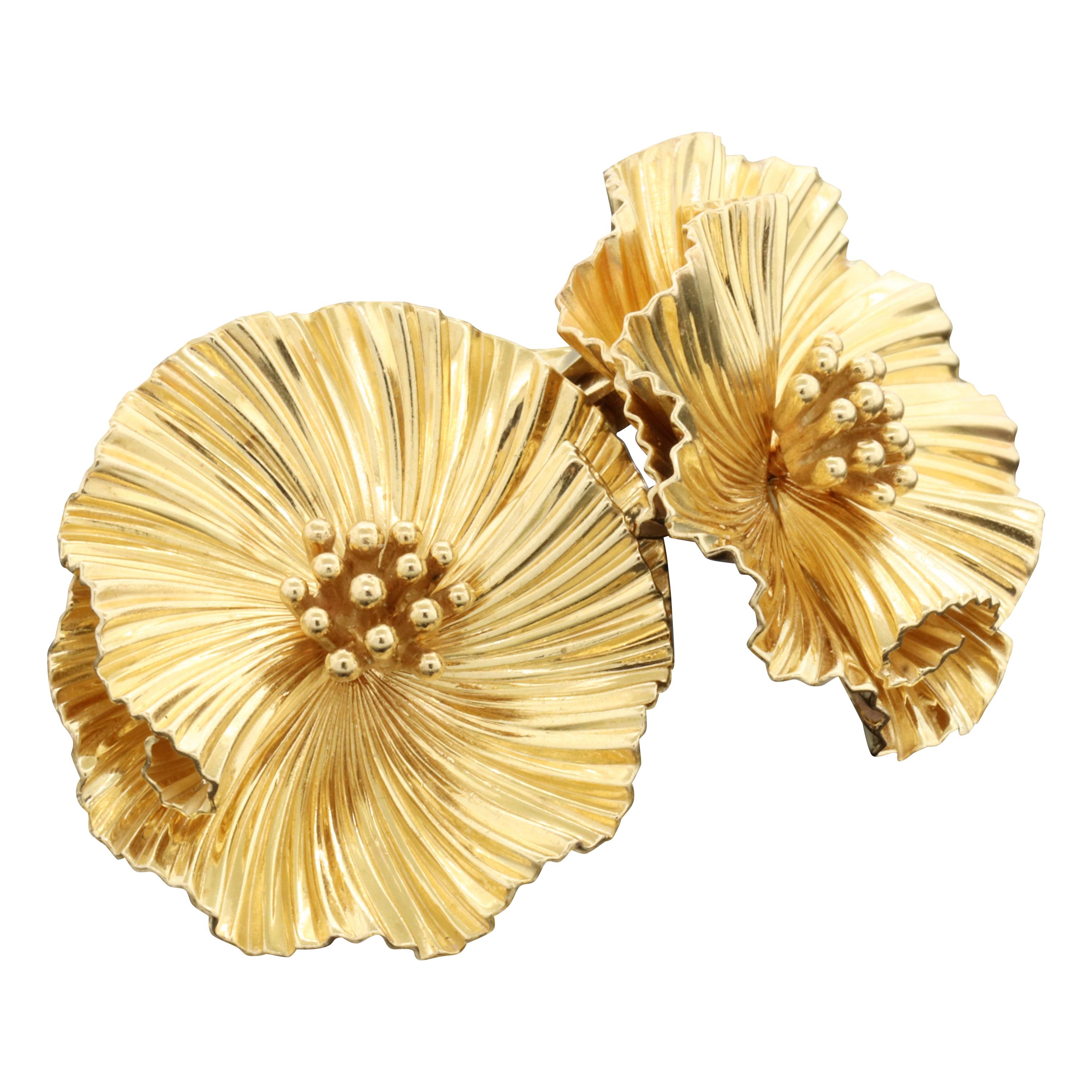 George Schuler 14 Karat Yellow Gold Vintage Designer Flower Clip-On Earrings