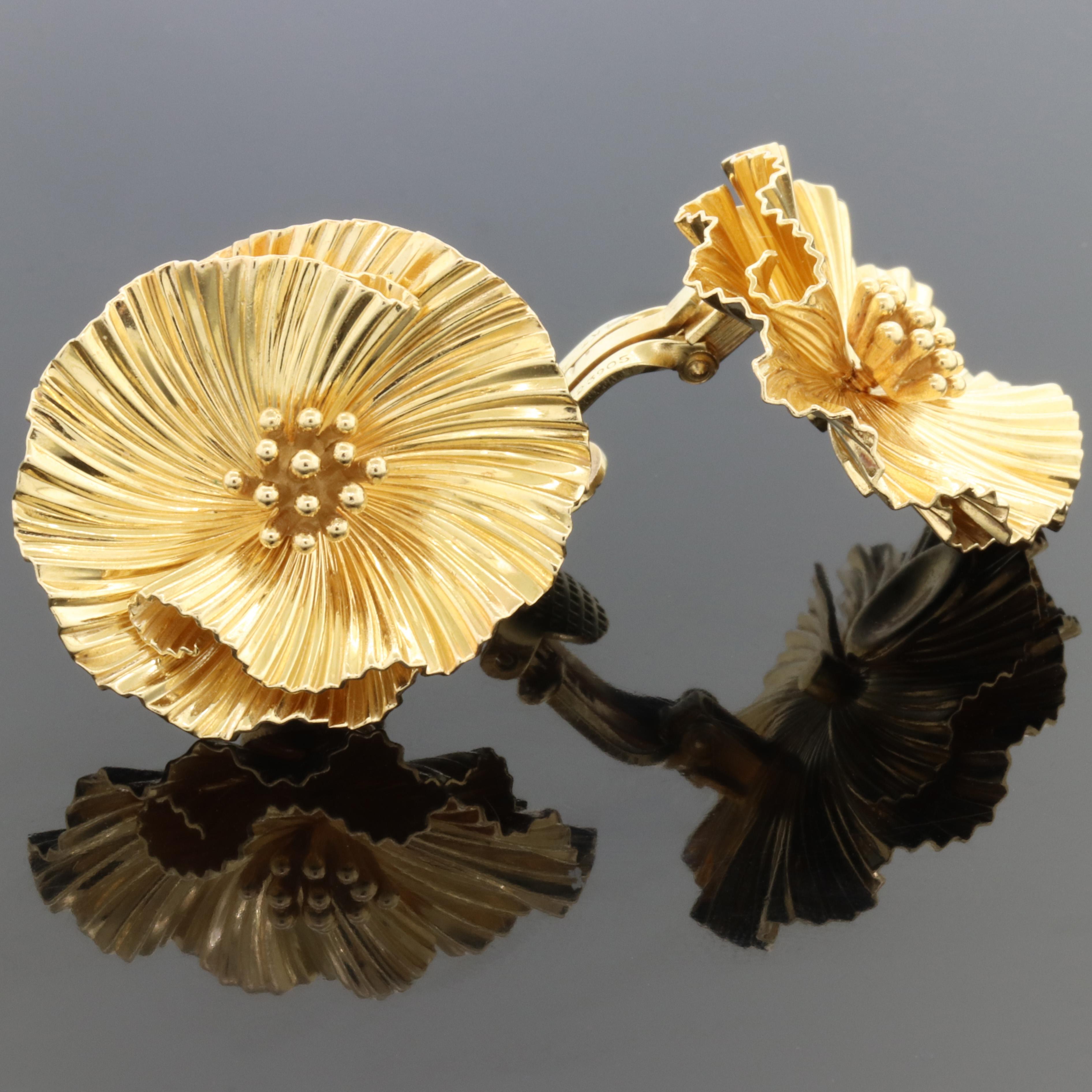 Modern George Schuler 14 Karat Yellow Gold Vintage Designer Flower Clip-On Earrings