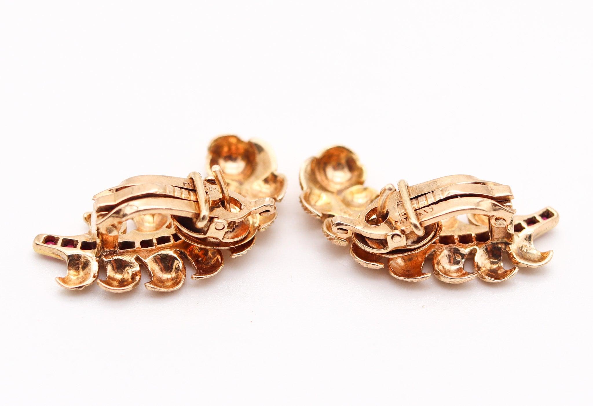 GEORGE SCHULER 1950 Blätter Clips Ohrringe In 14Kt GELB Gold Mit Rubinen (Rundschliff) im Angebot