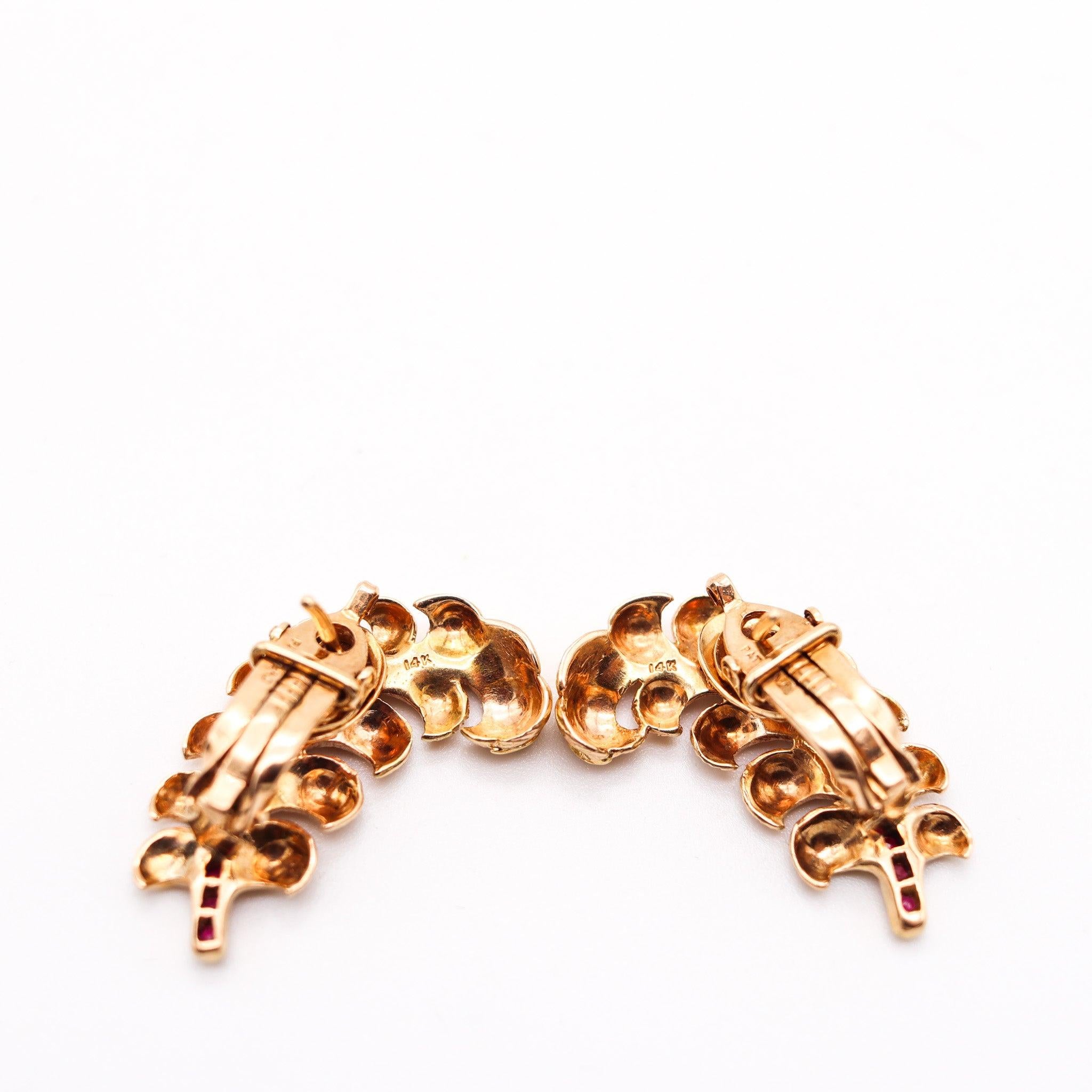GEORGE SCHULER 1950 Blätter Clips Ohrringe In 14Kt GELB Gold Mit Rubinen im Zustand „Hervorragend“ im Angebot in Miami, FL