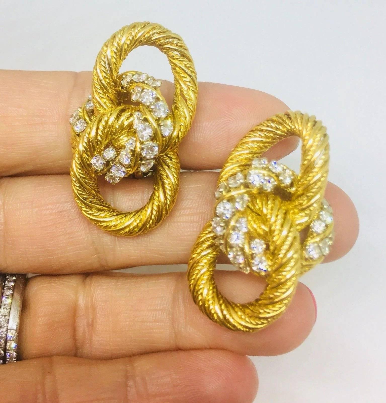 Impressive George Schuler designer for Tiffany & Co. Heavy 18K Gold (Yellow) Interlocking Rope 2.64 G/VS Diamond Earrings.

The earrings measure a size of 1.15