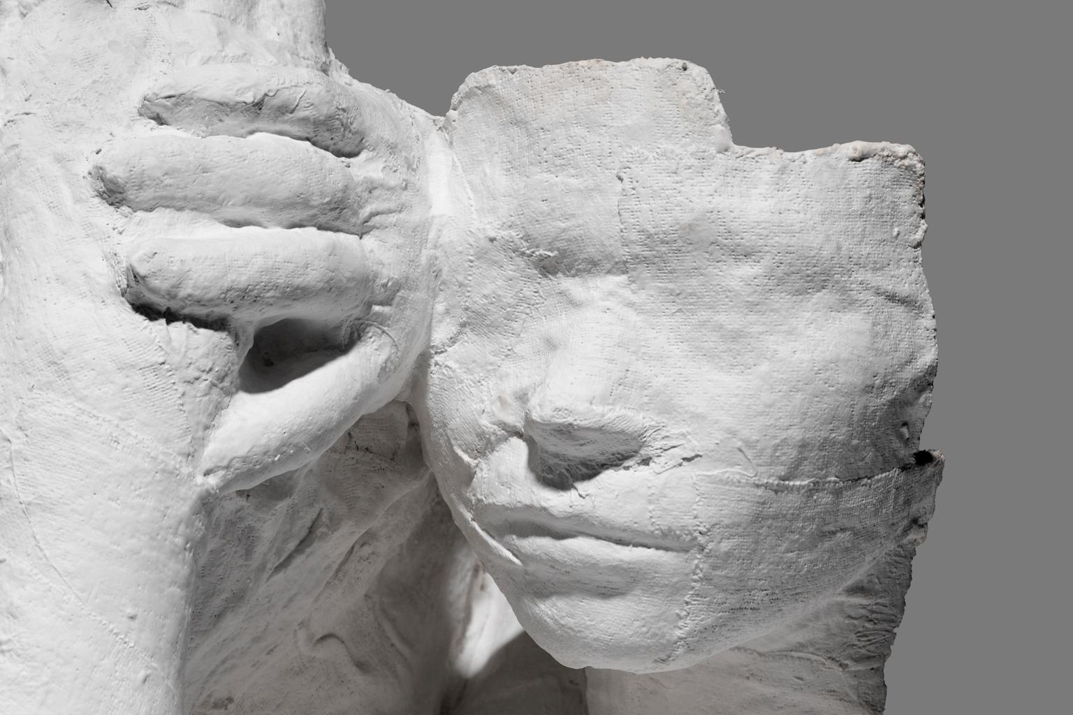 „Fragment: Girl Resting“, Gipsguss gegossen, signiert und nummeriert 4