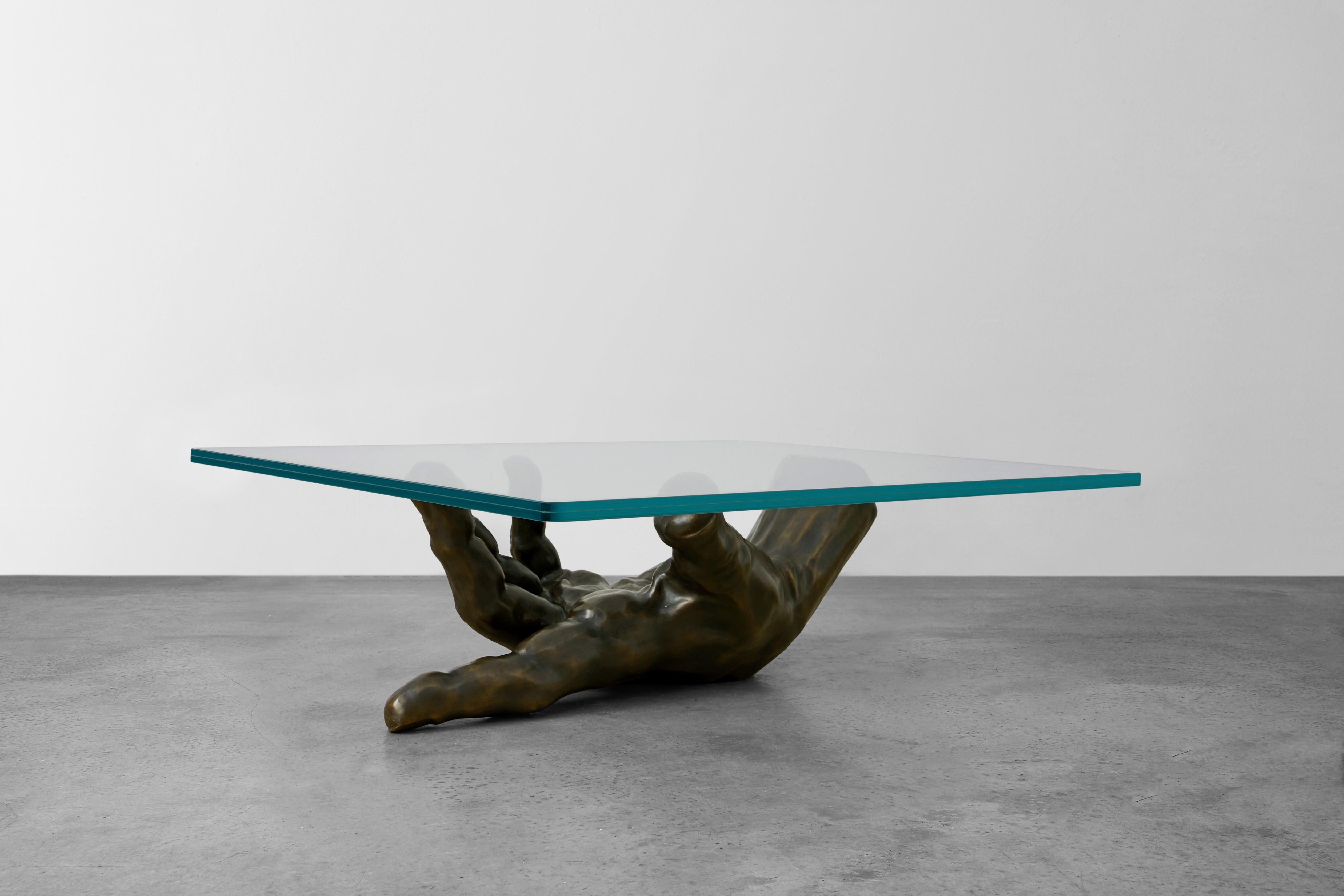 Américain George Sellers, « The Hand Table », table basse en bronze avec verre stratifié en vente