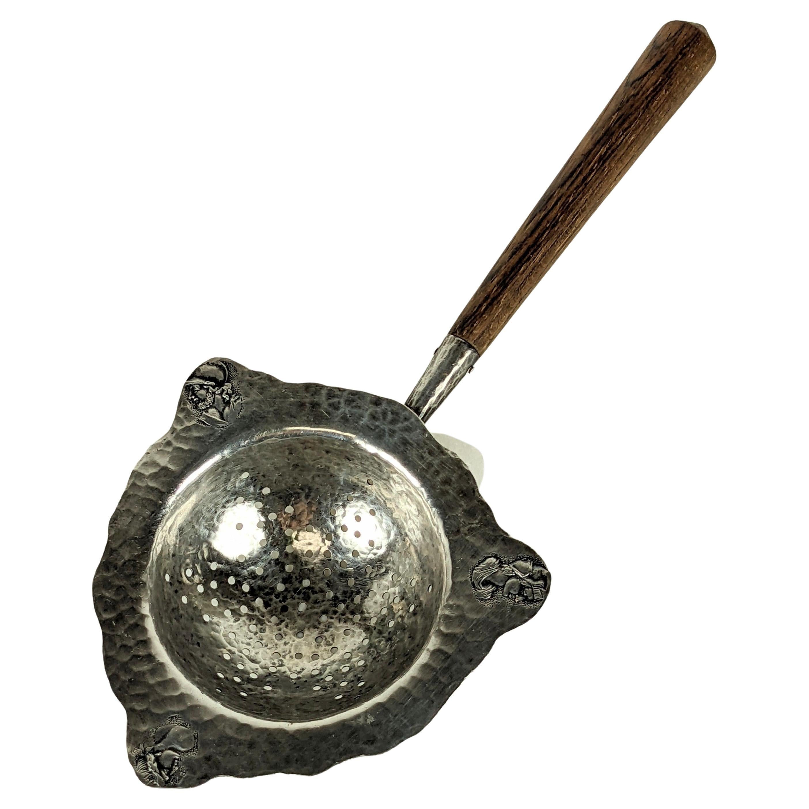 trainer à thé en acier inoxydable George Sheibler, Homeric, motif médaillon