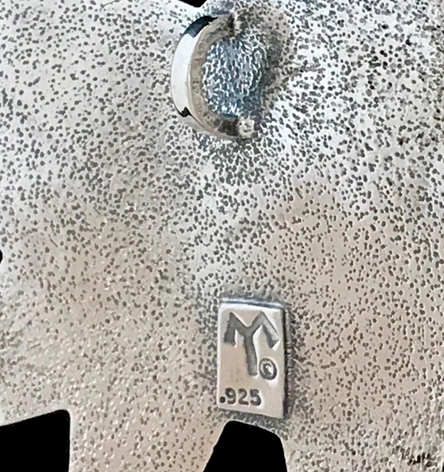 Contemporaneo George Silversmith is From Wide Ruins, gattino, ciondolo, Melanie Yazzie, Navajo in vendita