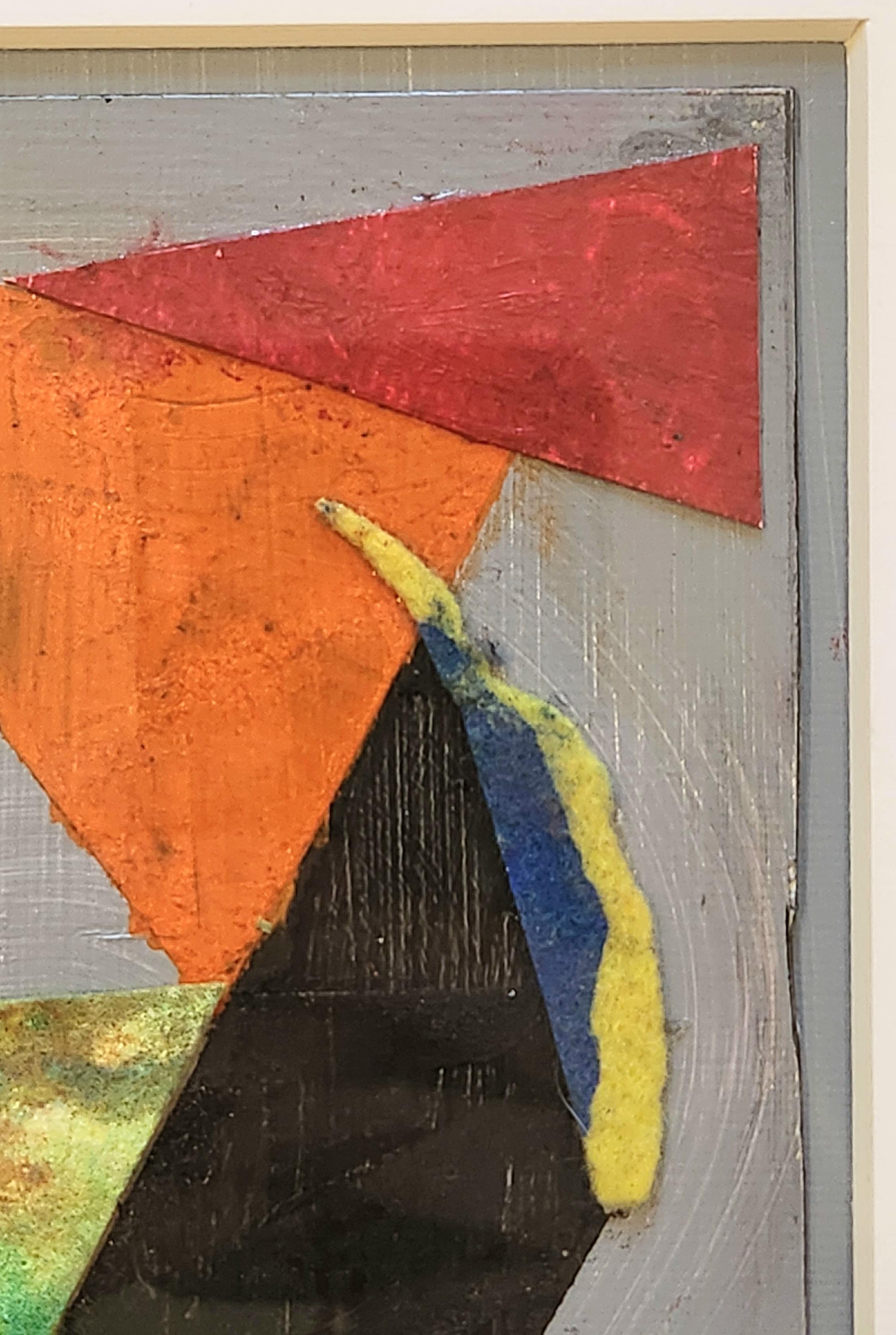 Si tratta di un'entusiasmante opera a tecnica mista, affascinante e ricca di colori vivaci. C'è un forte tema di forme geometriche che spezzano la composizione dell'opera, aggiungendo interesse allo spazio pittorico. Le diverse forme sono colorate
