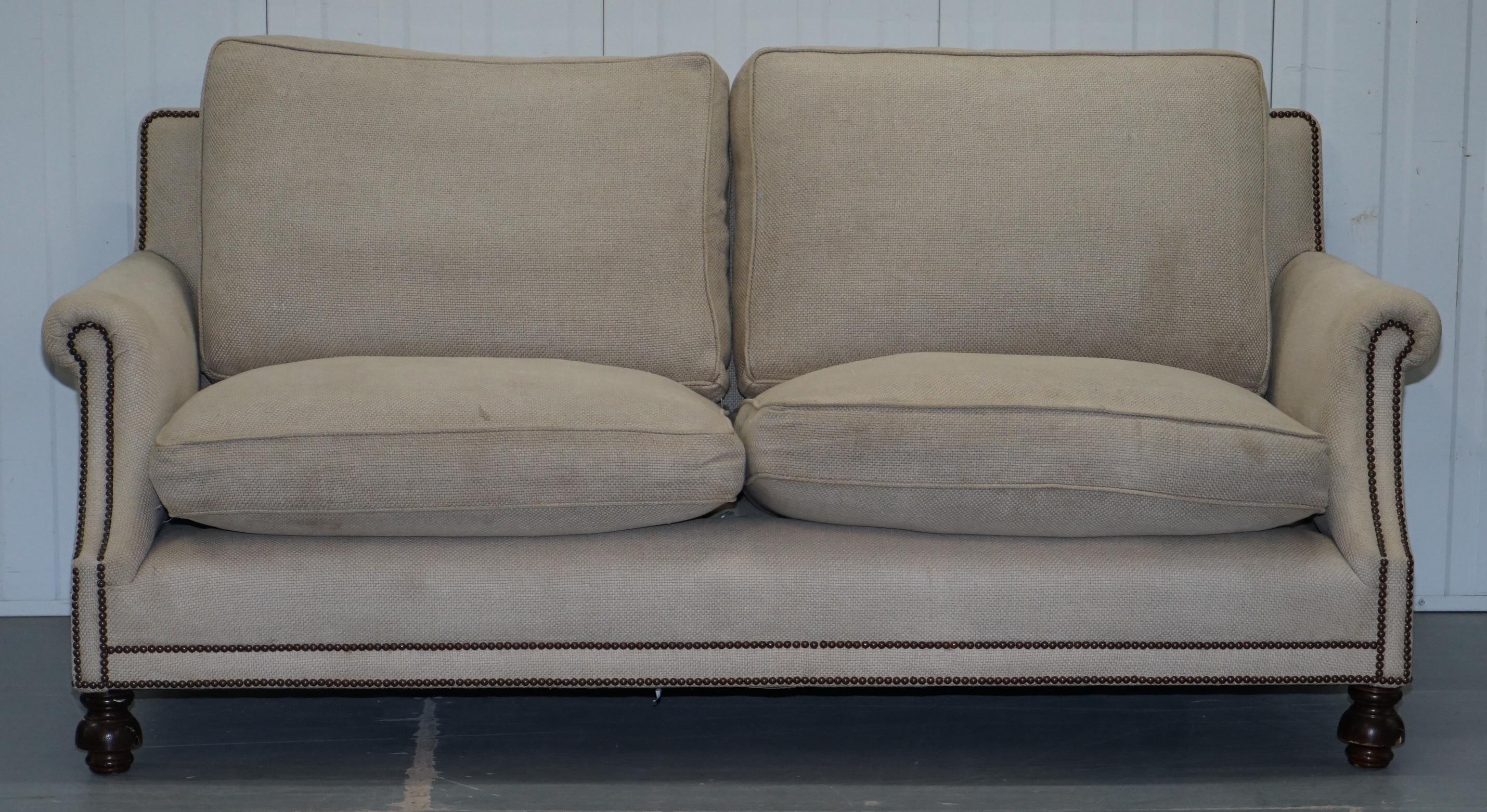 Wimbledon-Möbel

Wimbledon-Furniture freut sich:: dieses George Smith Chelsea Arran Sofa mit federgefüllten Kissen zum Verkauf anbieten zu können

Bitte beachten Sie:: dass die angegebene Liefergebühr nur ein Richtwert ist und nur innerhalb der M25
