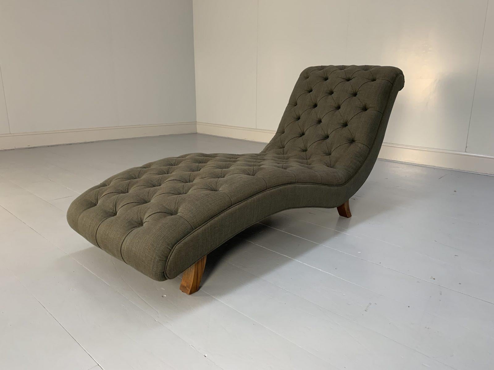 This is a rare, superb George Smith Signature “Brewster” Chaise, dressed in a peerless, elegant, top-grade and sensationally-tactile Italian woven-linen fabric in mid-grey, and with hardwood legs.

In a world of temporary pleasures, George Smith