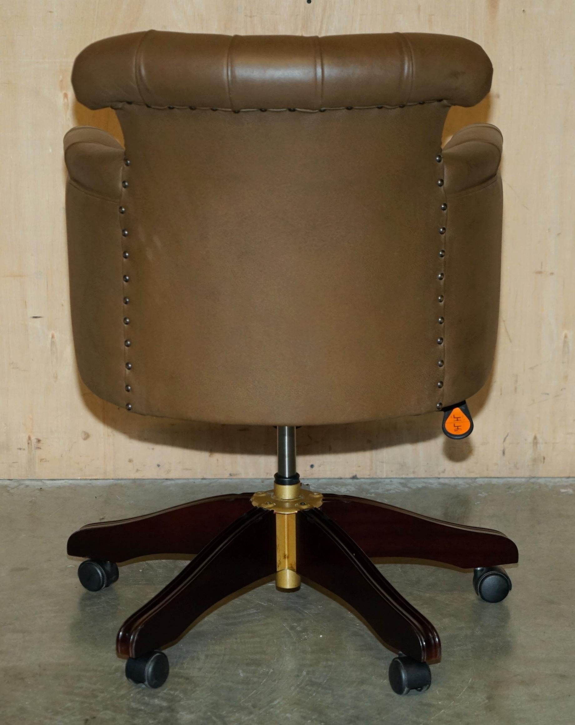 GEORGE SMITH BROWN LEATHER CHESTERFIELD TUFTED CAPTAiNS CHAIR For Sale 3