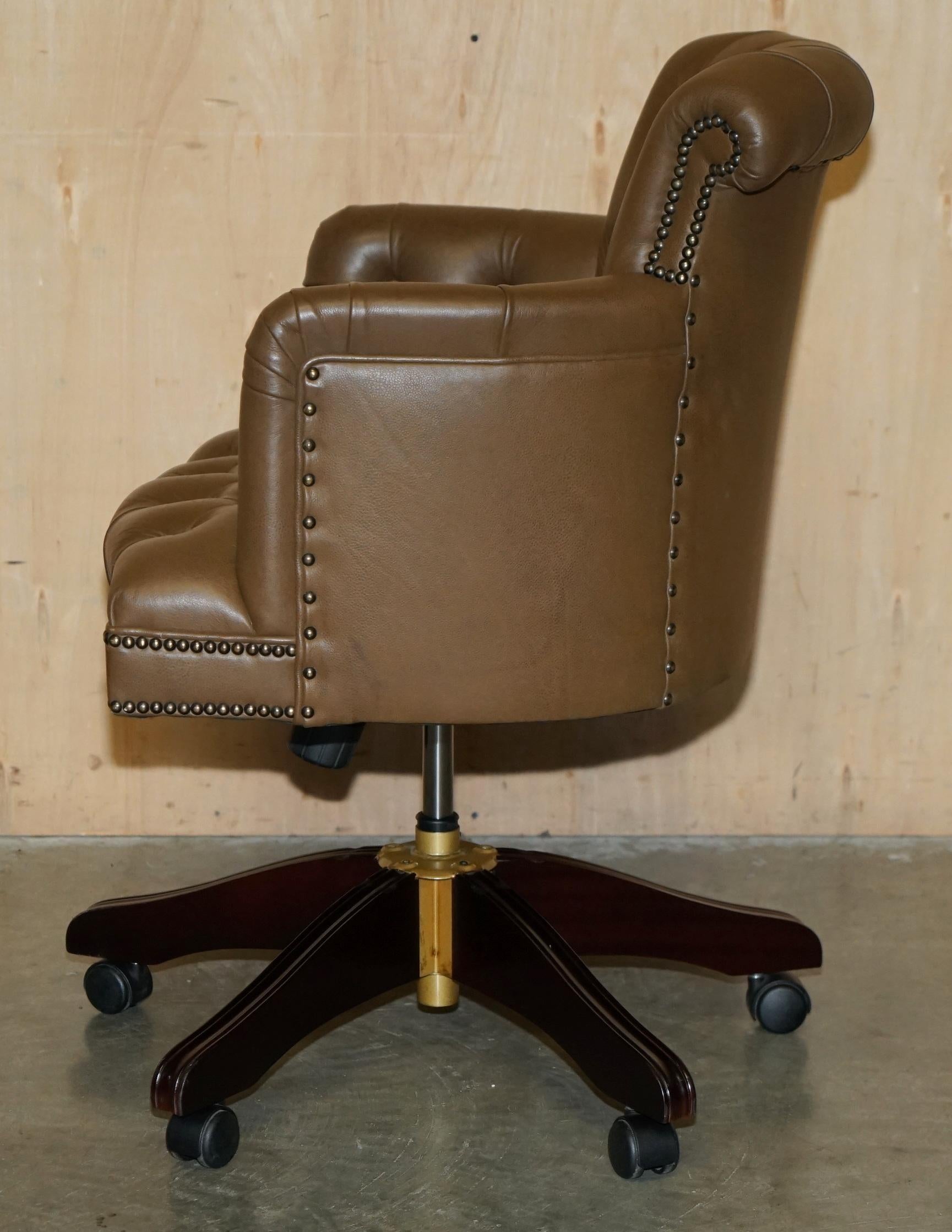 GEORGE SMITH BROWN LEATHER CHESTERFIELD TUFTED CAPTAiNS CHAIR For Sale 4
