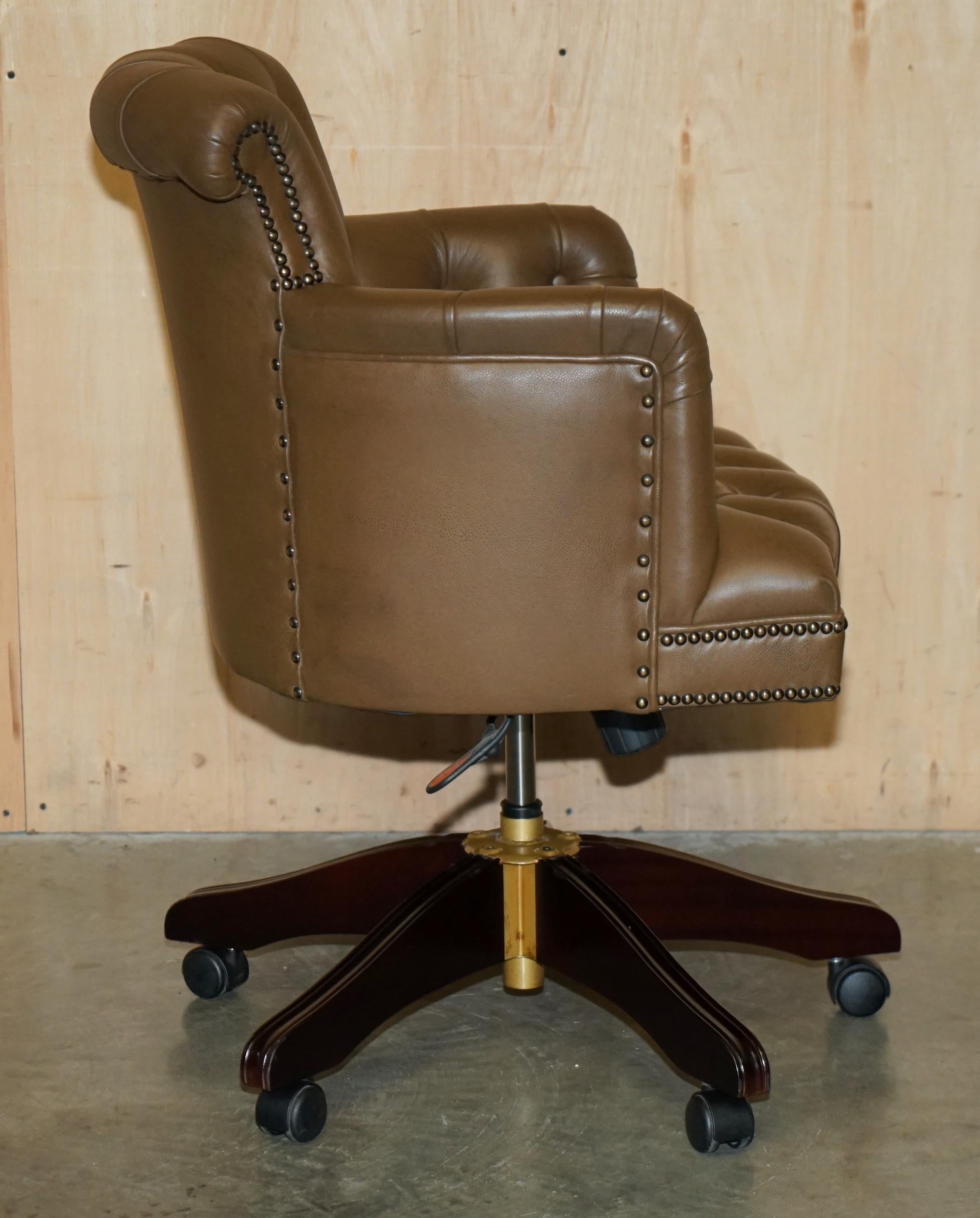 GEORGE SMITH BROWN LEATHER CHESTERFIELD TUFTED CAPTAiNS CHAIR For Sale 1