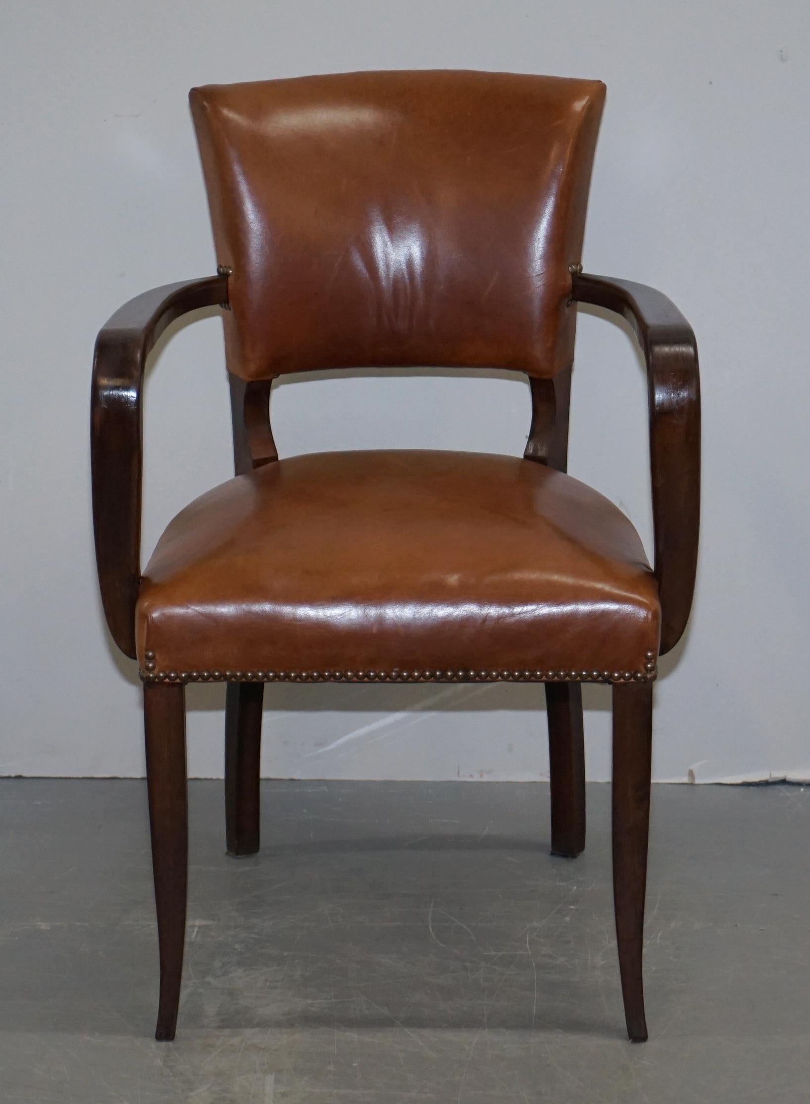 We are delighted to offer this lovely hand made in England George Smith Brown leather Bridge desk office armchair

A good looking well made and very decorative armchair, ideally suited to be used as a desk or captains chair

George Smith make