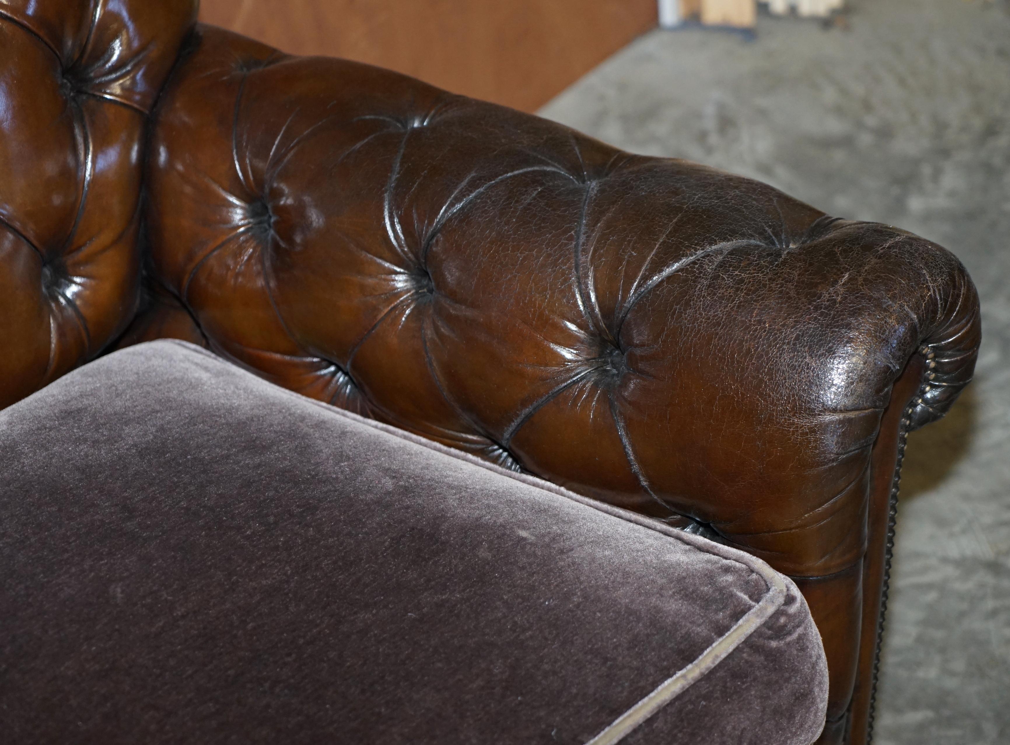 George Smith Bulgari Restored Hand Dyed Cigar Brown Leather Sofa Velvet Cushions In Good Condition In West Sussex, Pulborough