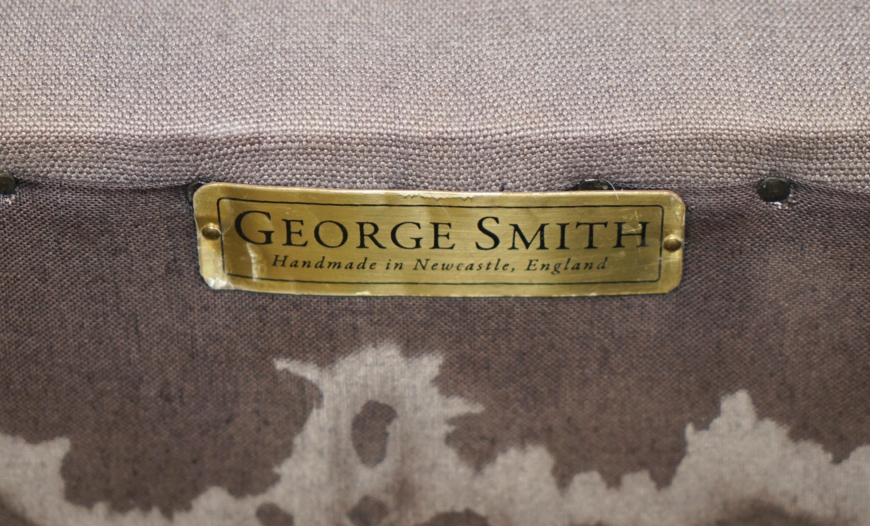 Chesterfield GEORGE SMITH CHELSEA BUTTERFLY GREY OATMEAL CHESTERFIELD ARMCHAiR en vente