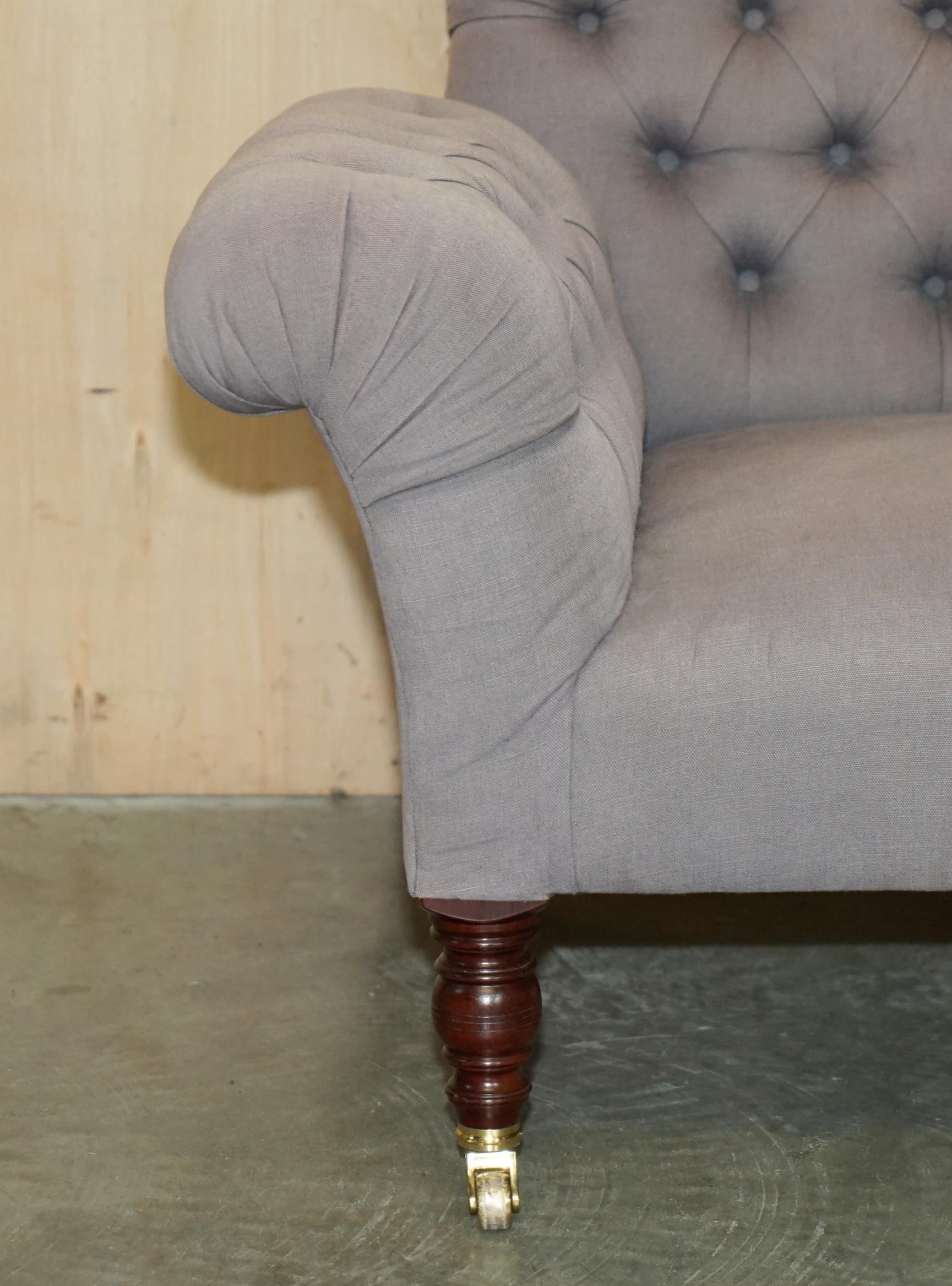 GEORGE SMITH CHELSEA BUTTERFLY GREY OATMEAL CHESTERFIELD ARMCHAiR en vente 1