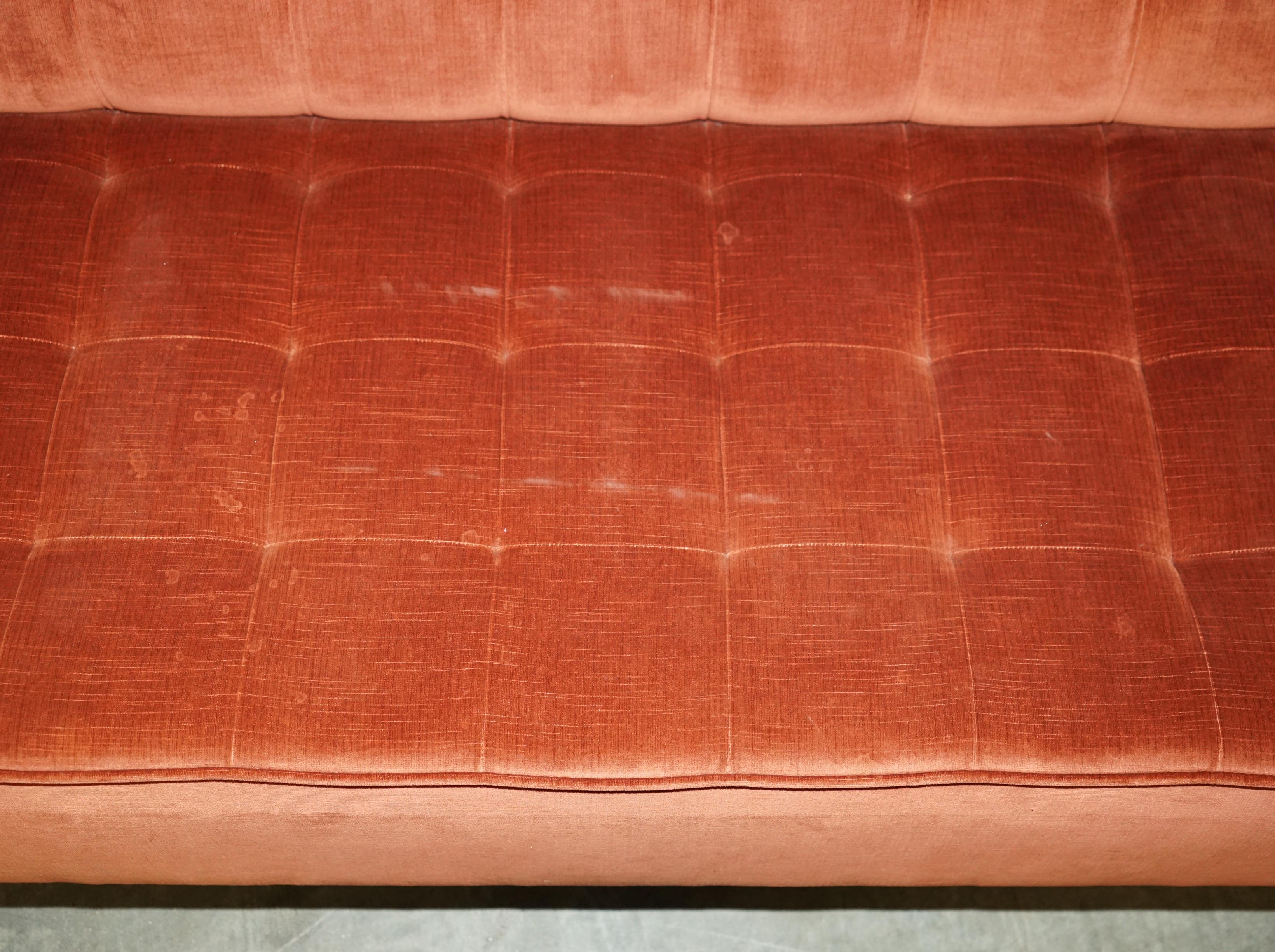 GEORGE SMITH CHELSSEA CHESTERFiELD TUFTED BENCH SOFA IN VELOUR UPHOLSTERY (Polster) im Angebot