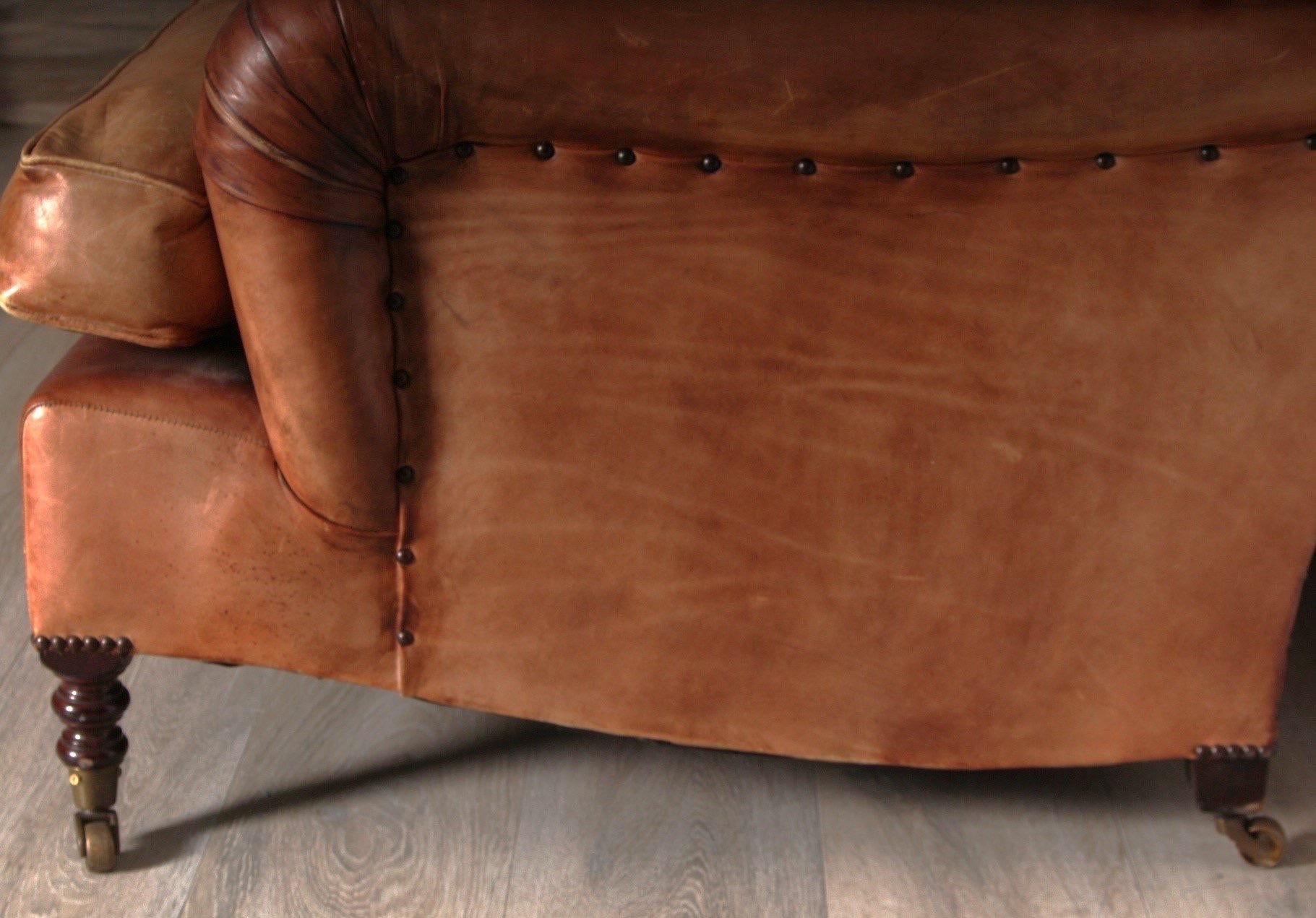 Loveseat George Smith en cuir cognac Bon état - En vente à New York, NY