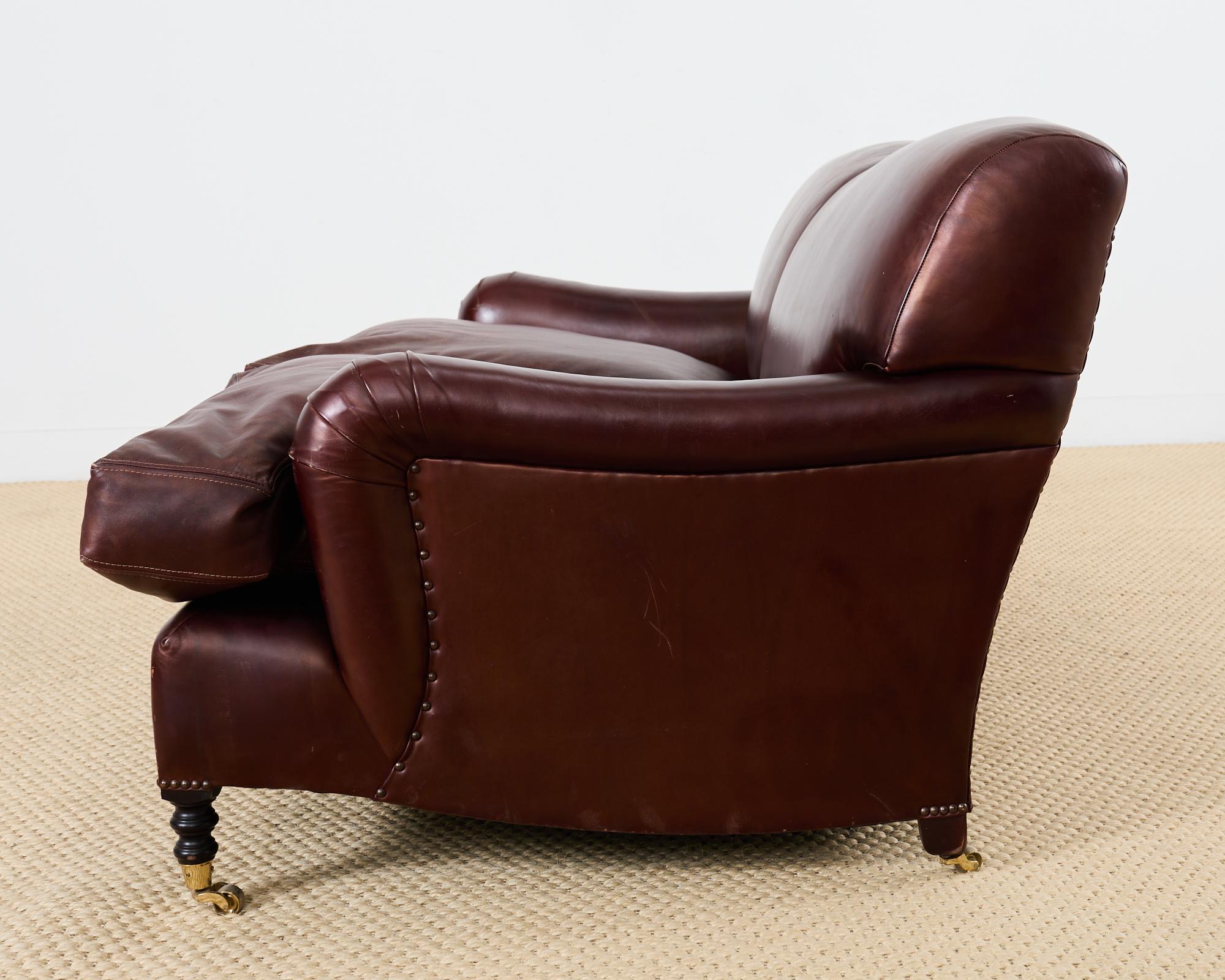20ième siècle Canapé en cuir Signature de George Smith Howard and Sons en vente