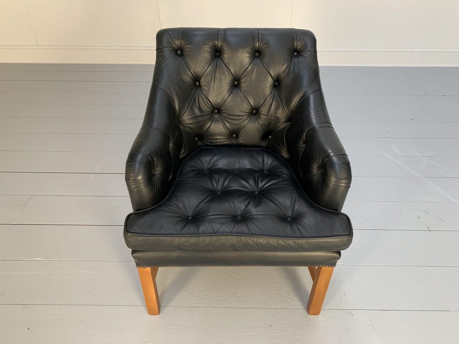 George Smith “Georgian” Armchair – in Antique Black Leather For Sale 2