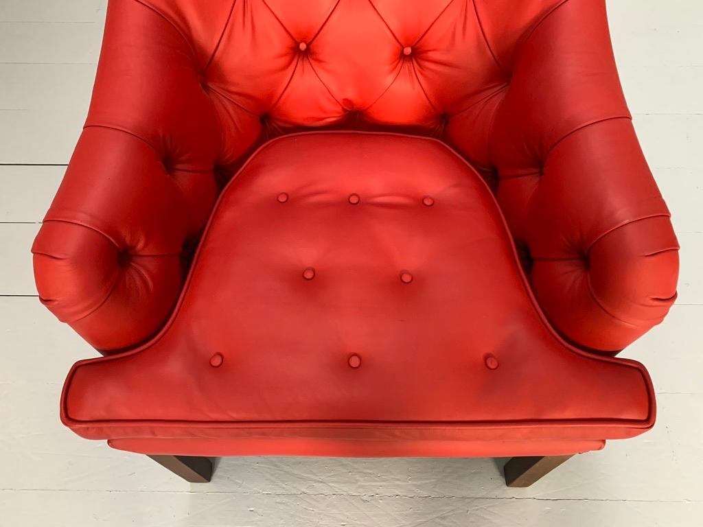 On offer on this occasion is perhaps the last armchair you need ever buy, it being a superb George Smith 