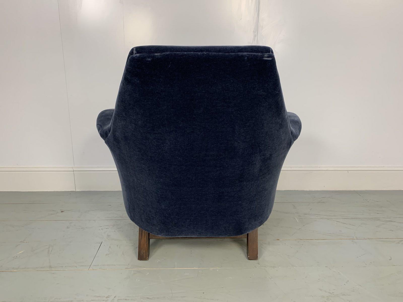 Fauteuil « Justice » de George Smith en velours mohair bleu marine de Tom Dixon Bon état - En vente à Barrowford, GB