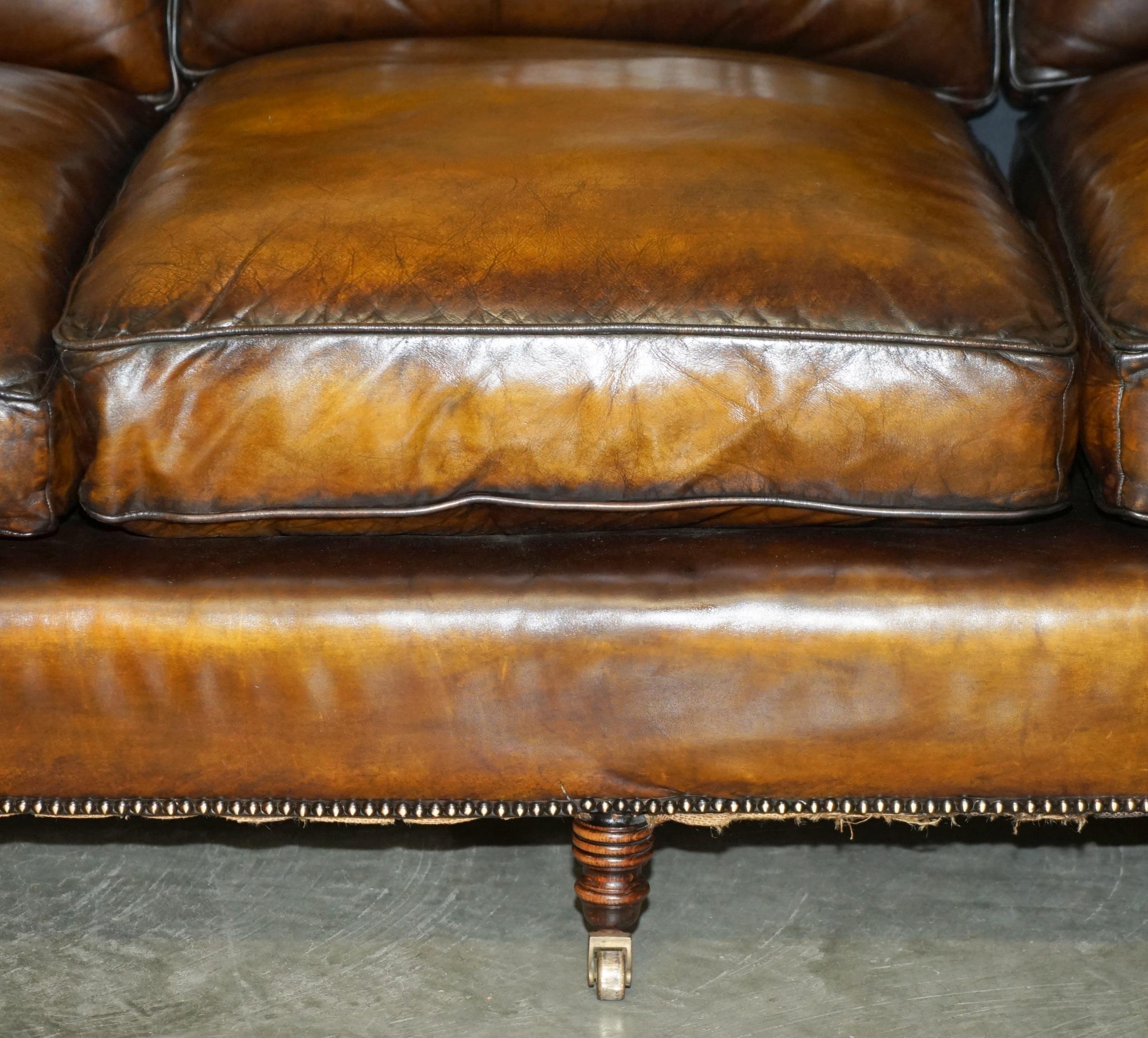 GEORGE SMITH RESTORED HOWARD & SON'S BROWN LEATHER SCROLL ARM SOFA en vente 3
