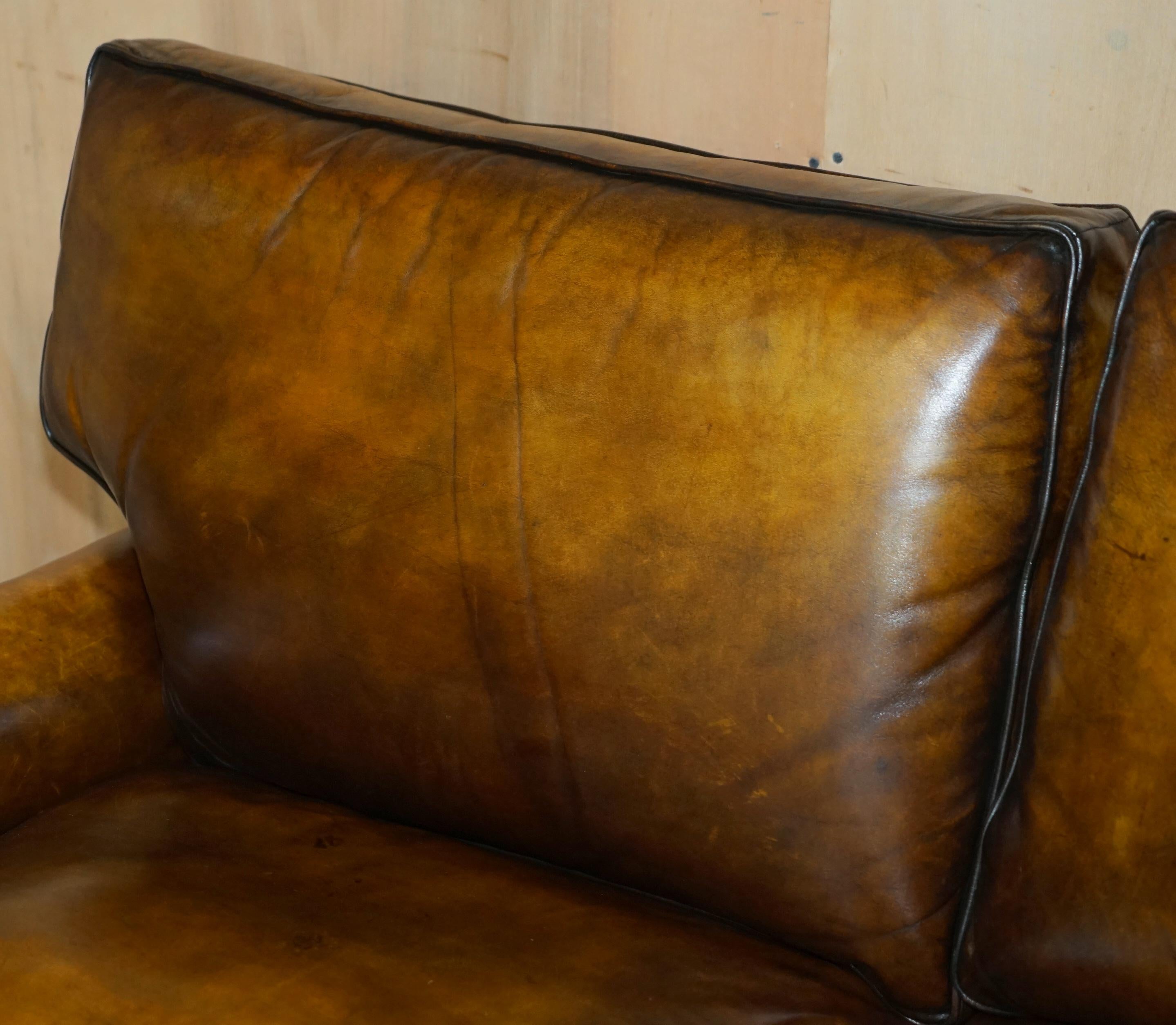Anglais GEORGE SMITH RESTORED HOWARD & SON'S BROWN LEATHER SCROLL ARM SOFA en vente