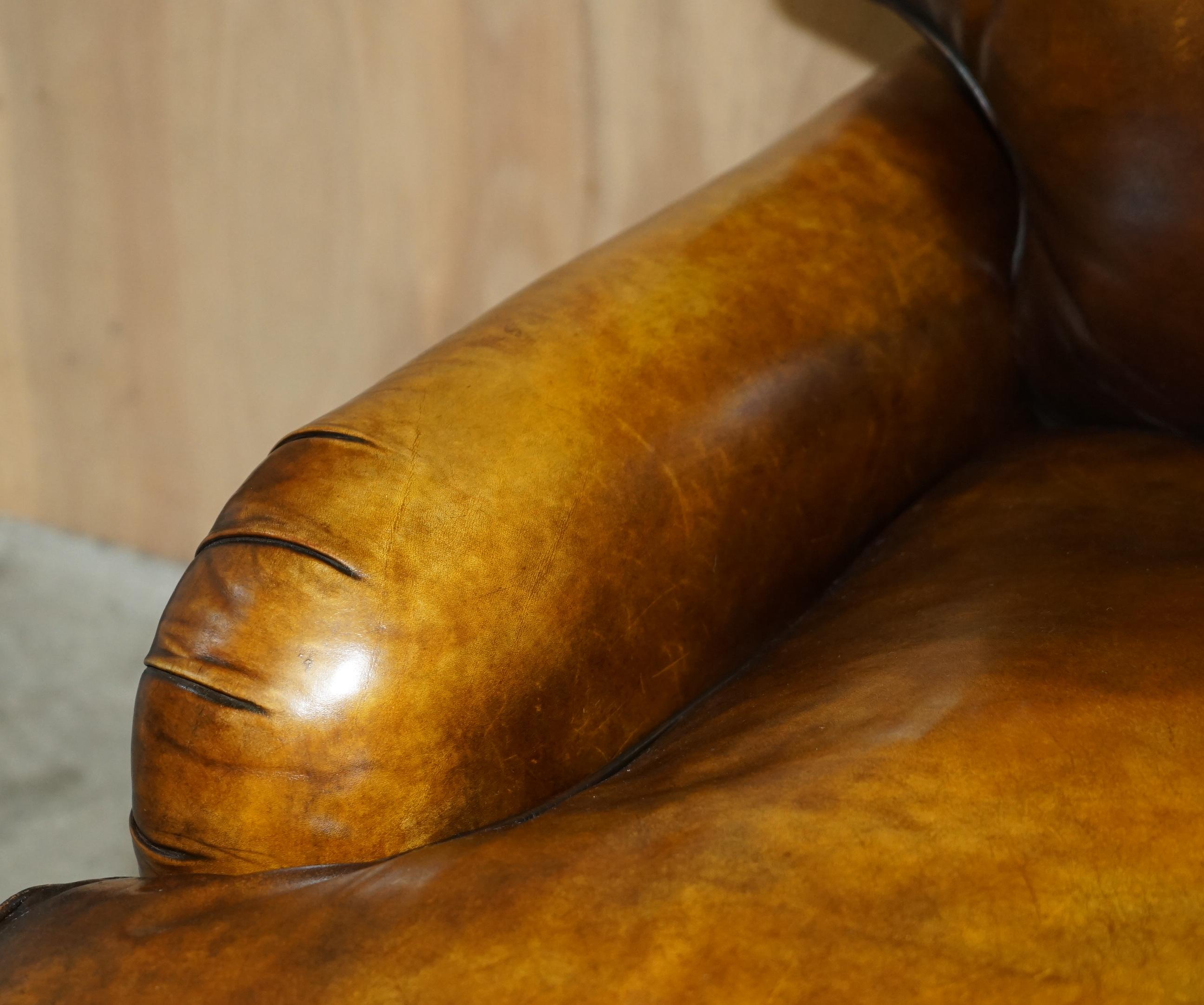 20ième siècle GEORGE SMITH RESTORED HOWARD & SON'S BROWN LEATHER SCROLL ARM SOFA en vente