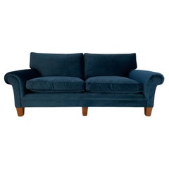 Großes 2,5-Sitz-Sofa „Elverdon-Arm“ aus blauem italienischem Samt mit Unterschriften von George Smith