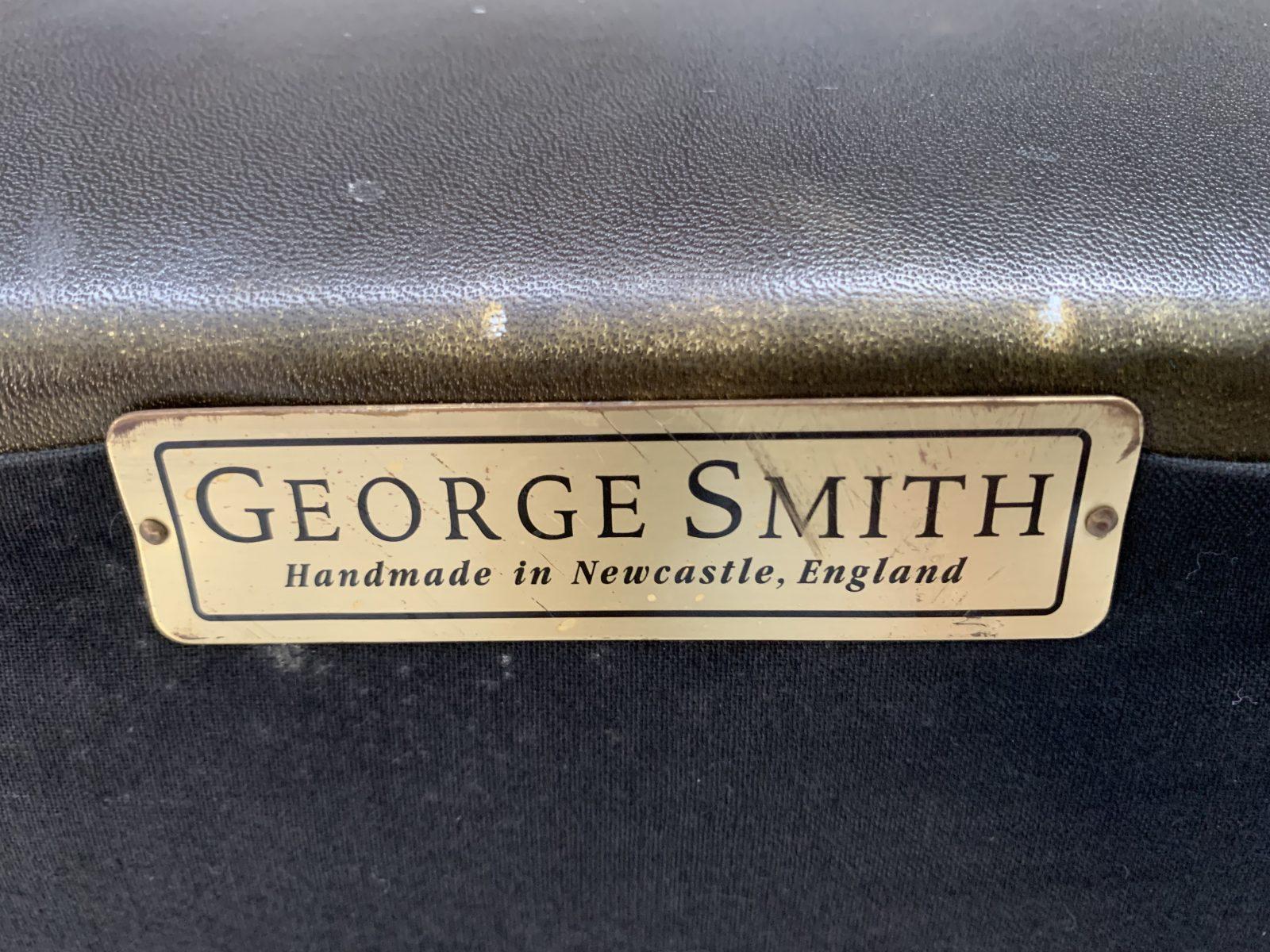 George Smith Signature Canapé 2,5 places à accoudoirs - en cuir vert en vente 9