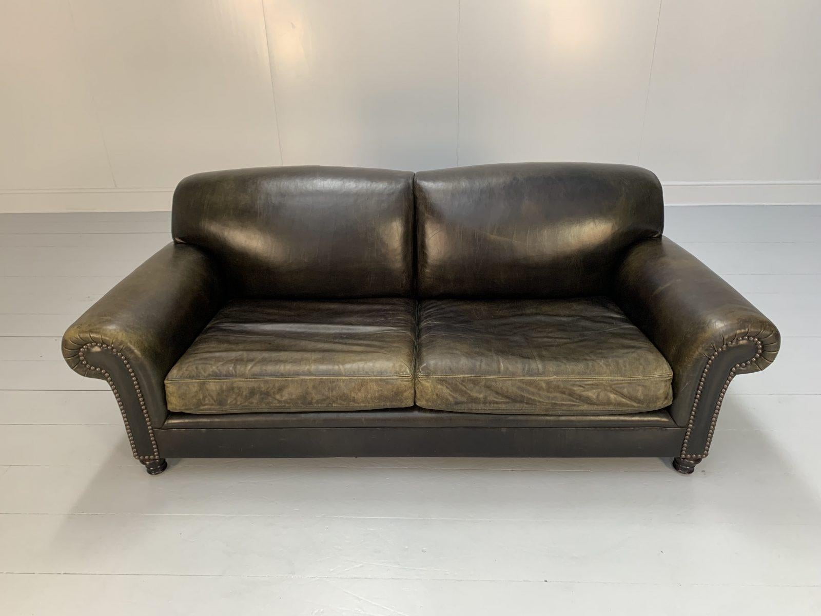 George Smith Signature “Elverdon-Arm” Large 2.5-Seat Sofa – In Green Leather In Good Condition For Sale In Barrowford, GB