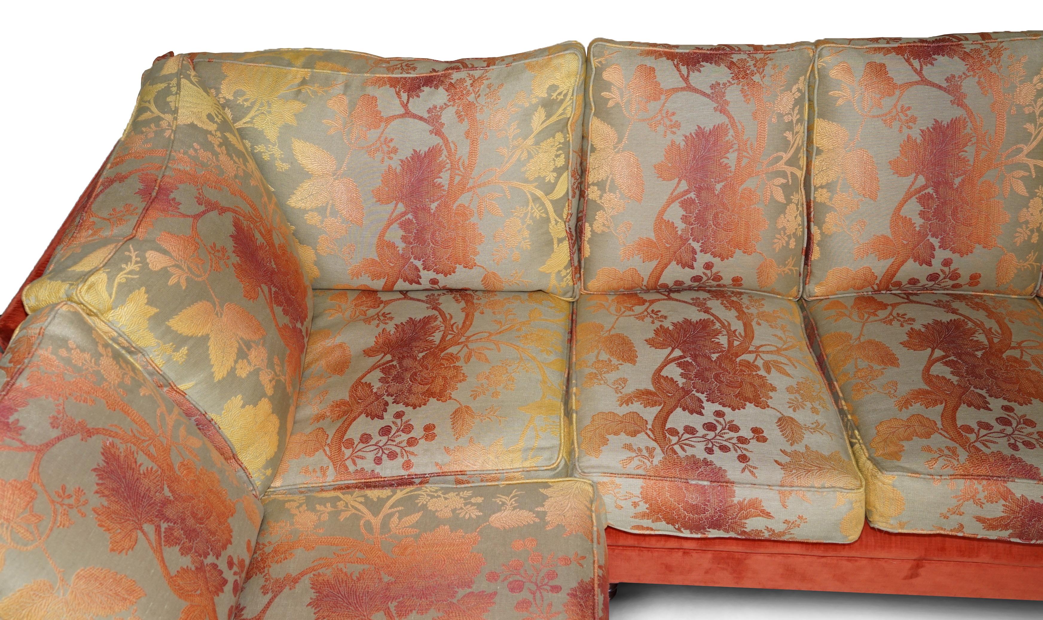 Anglais Grand canapé d'angle à sept mers caractéristique de George Smith avec tapisserie florale en velours en vente
