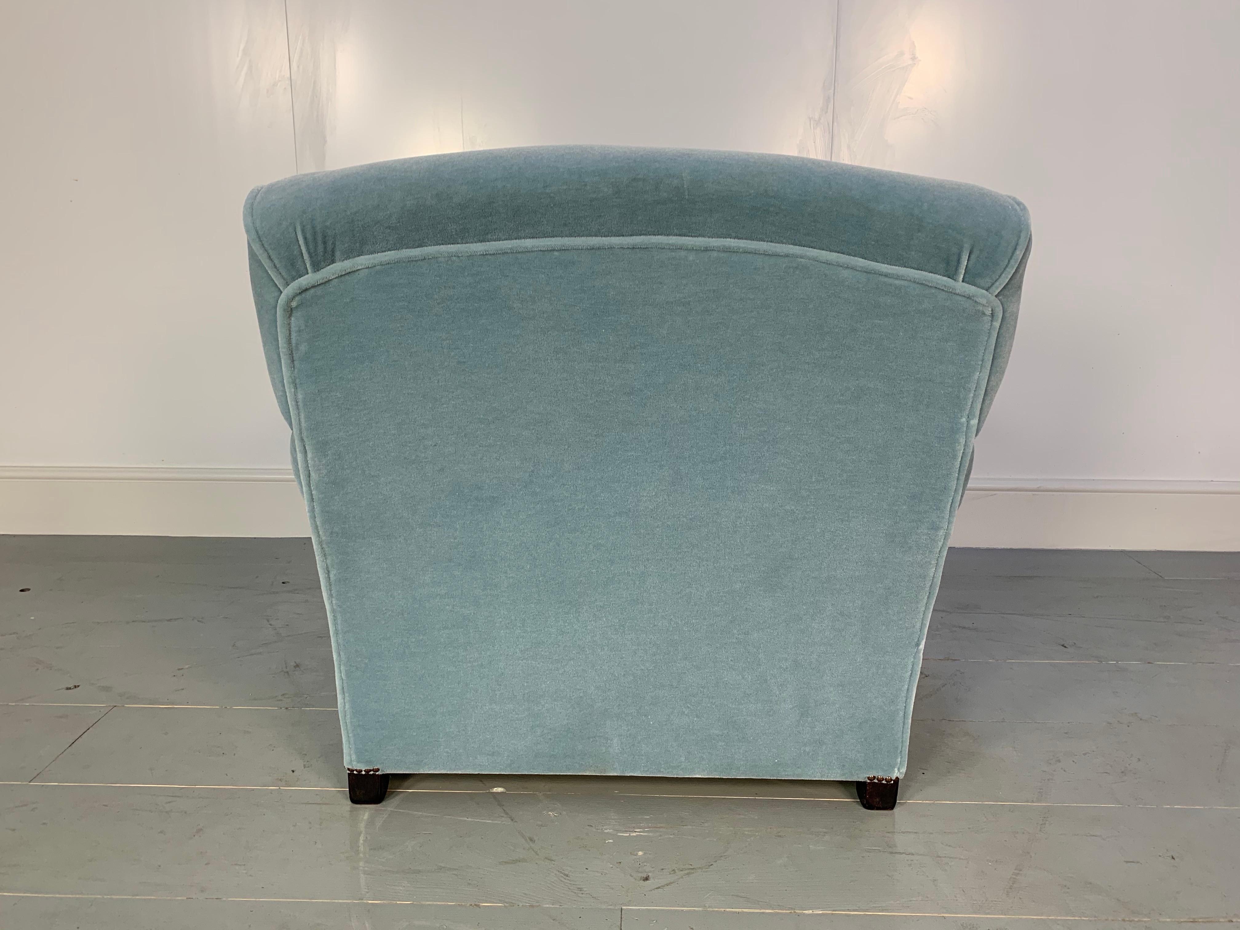 On offer on this occasion is a superb, pristine George Smith Signature 