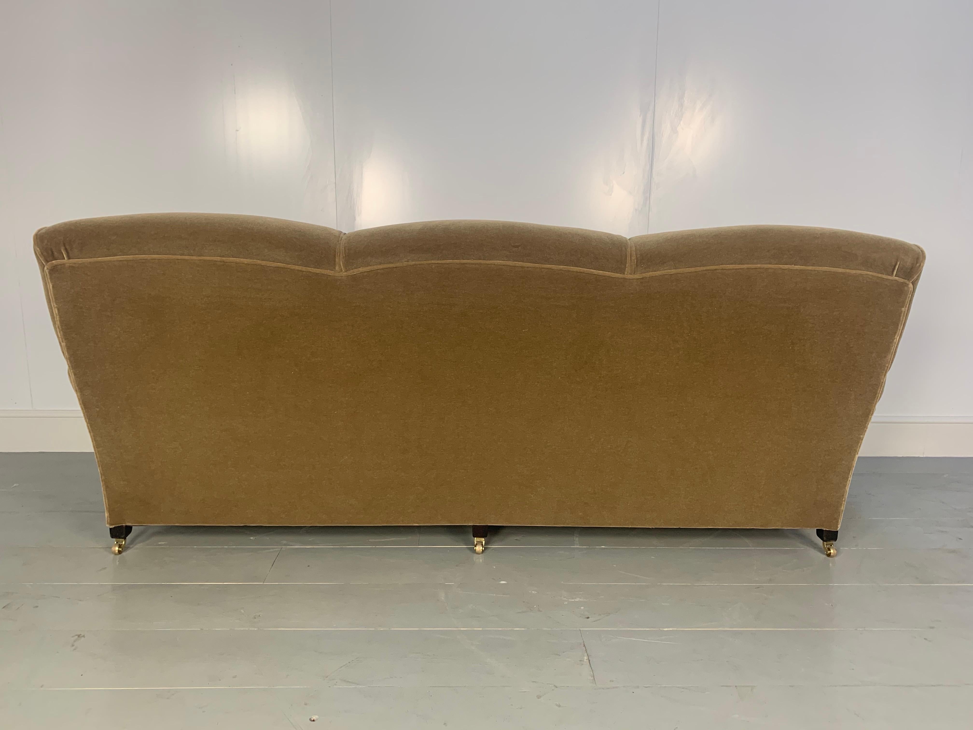 On offer on this occasion is a superb, pristine George Smith Signature 