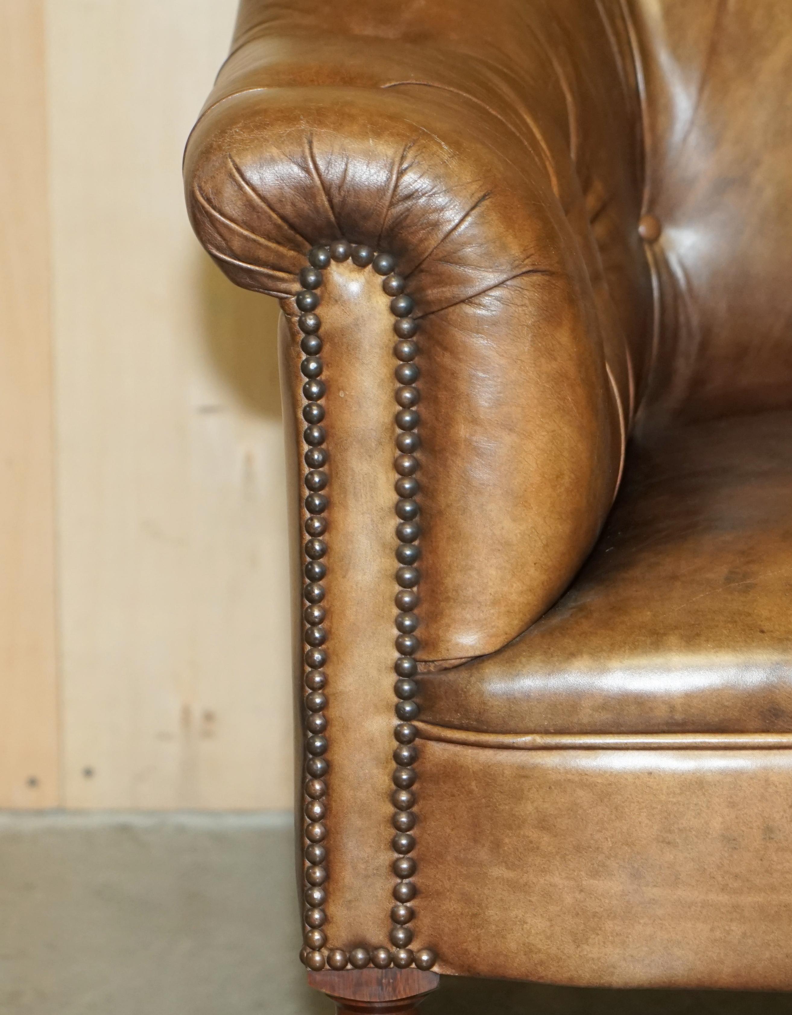  GEORGE SMiTH SOMERVILLE BROWN LEATHER CHESTERFIELD ARMCHAIR For Sale 1