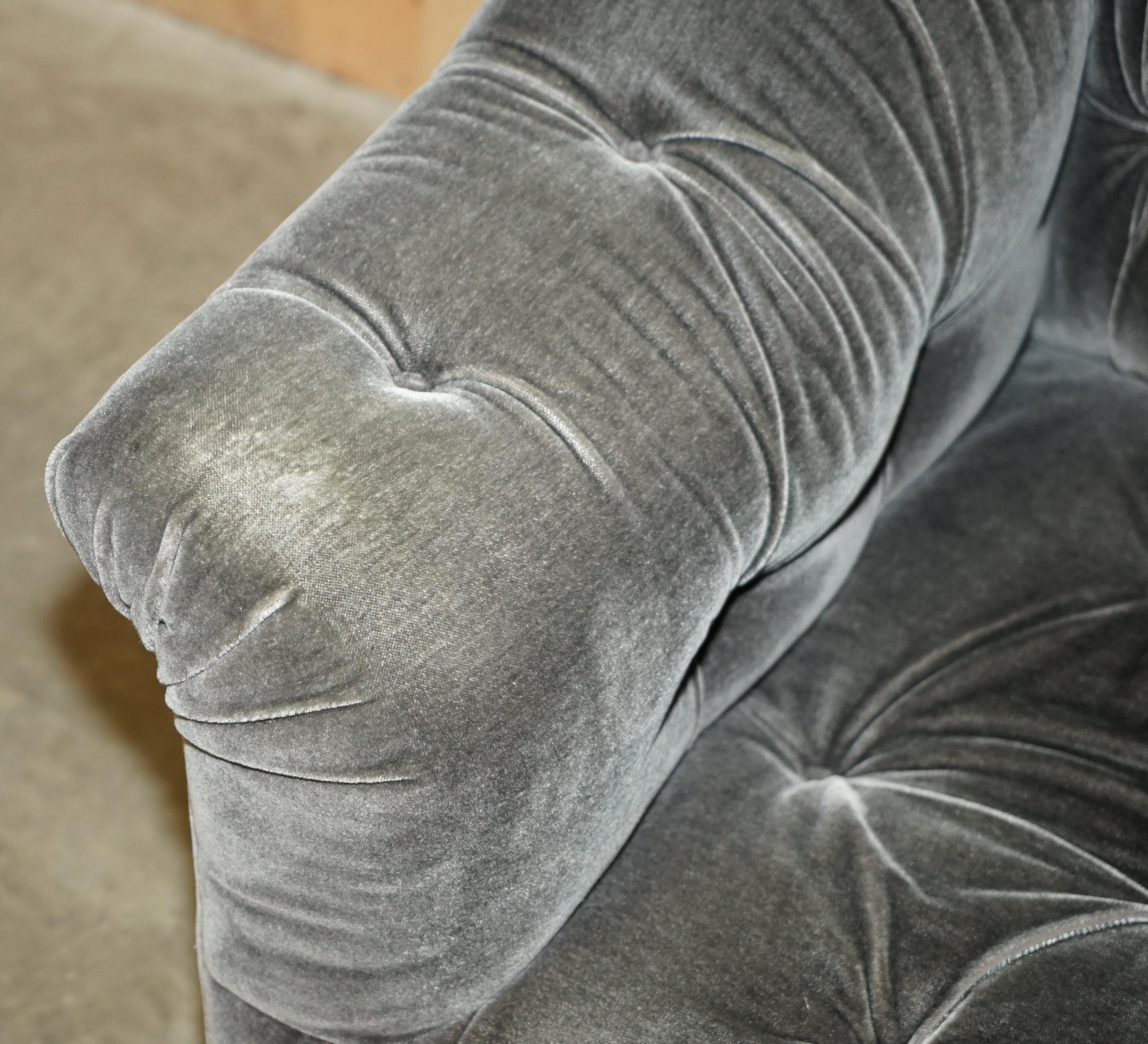 GEORGE SMiTH SOMERVILLE CHESTERFIELD MOHAIR VELVET ARMCHAIR FOOTSTOOL In Good Condition For Sale In West Sussex, Pulborough