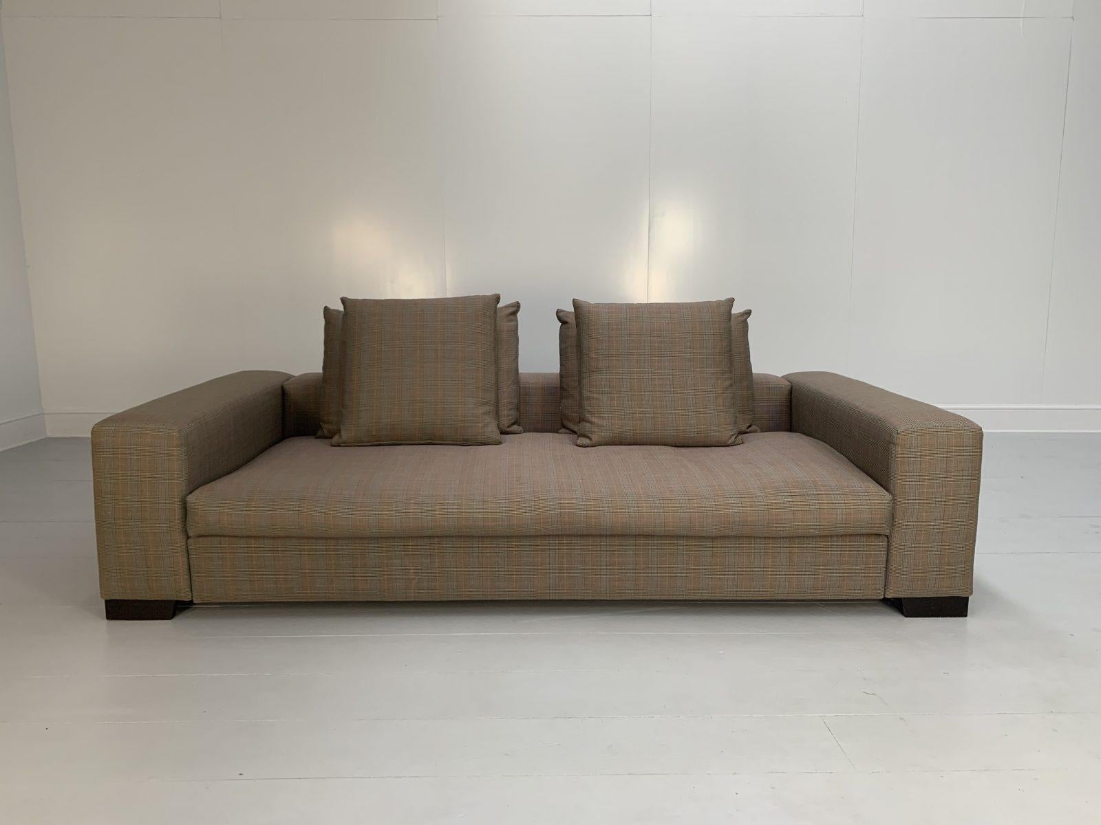 Hello Friends, and welcome to another unmissable offering from Lord Browns Furniture, the UK’s premier resource for fine Sofas and Chairs.

On offer on this occasion is a spectacular George Smith “Square” Large 4-Seat Sofa, dressed in a peerless,