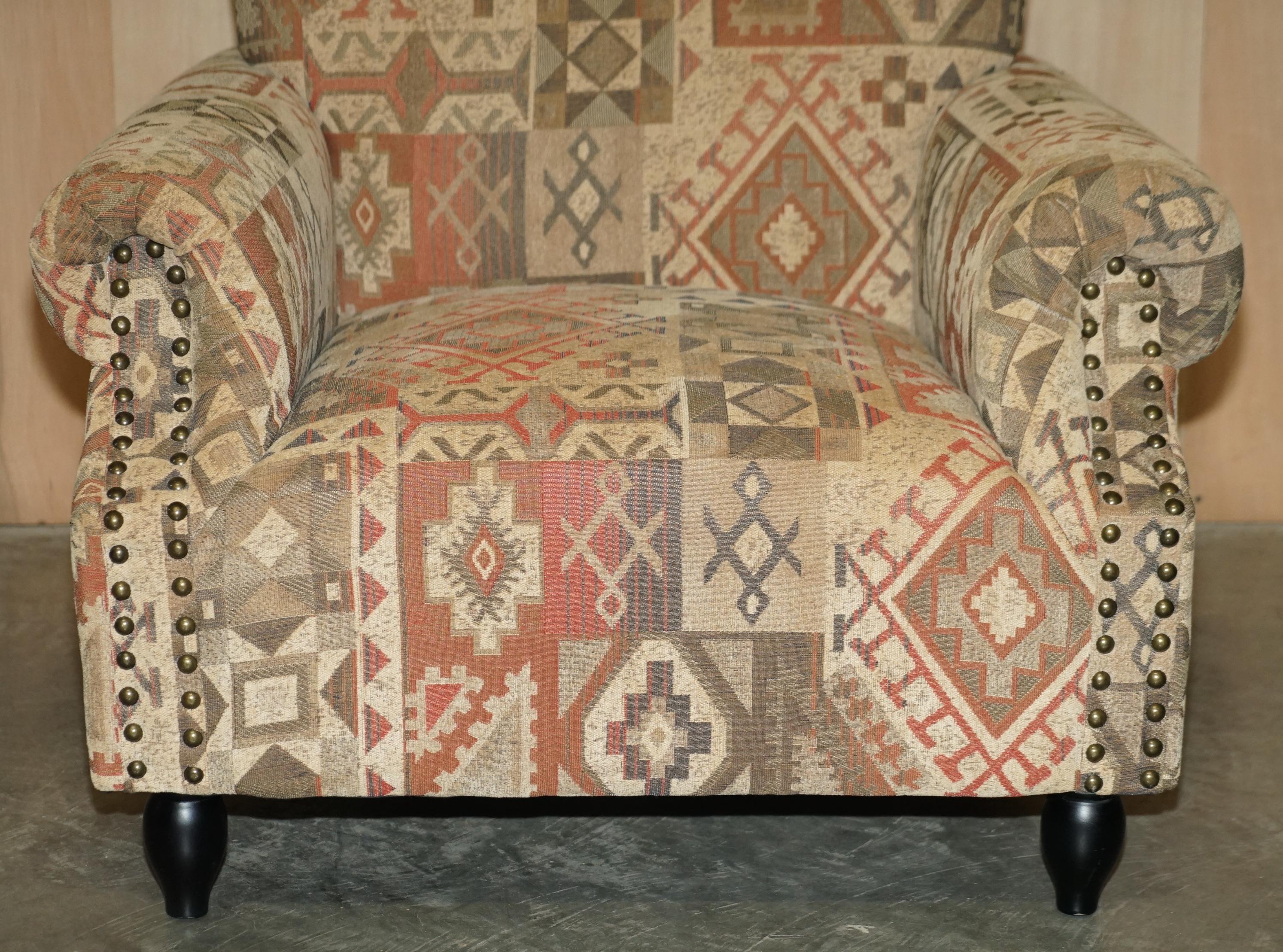 Anglais Fauteuil Kilim et repose-pieds de style George Smith avec rangement interne en vente