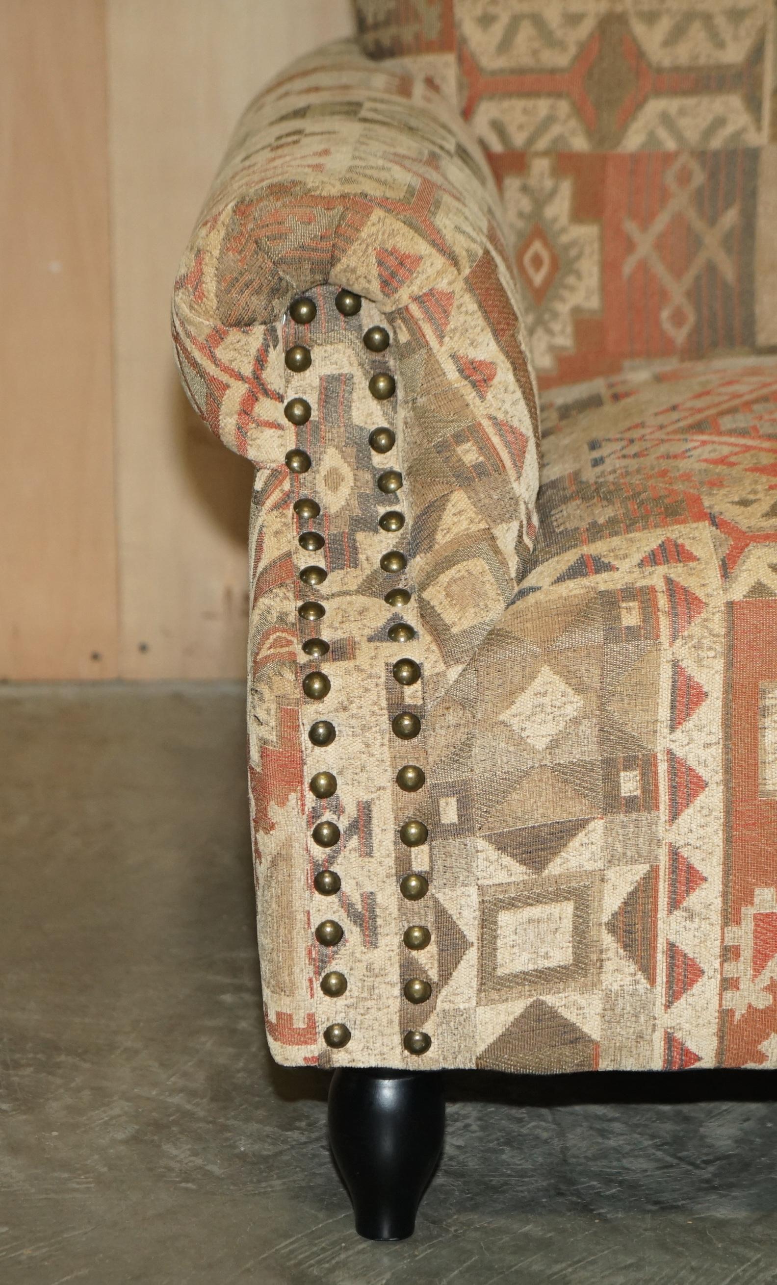 20ième siècle Fauteuil Kilim et repose-pieds de style George Smith avec rangement interne en vente