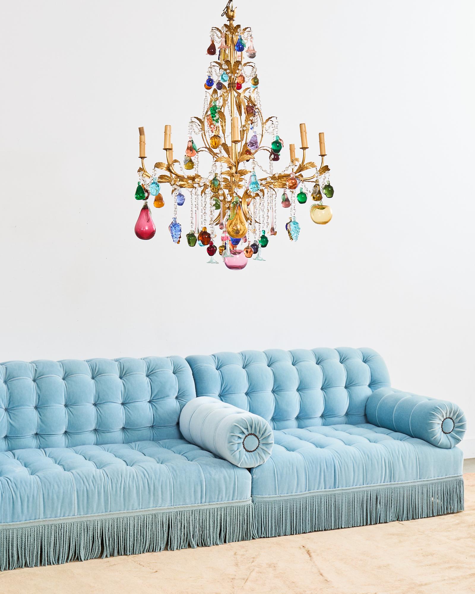 Grande divano componibile su misura in velluto mohair con inserti, progettato da George Smith, Londra, Regno Unito. Il grande 