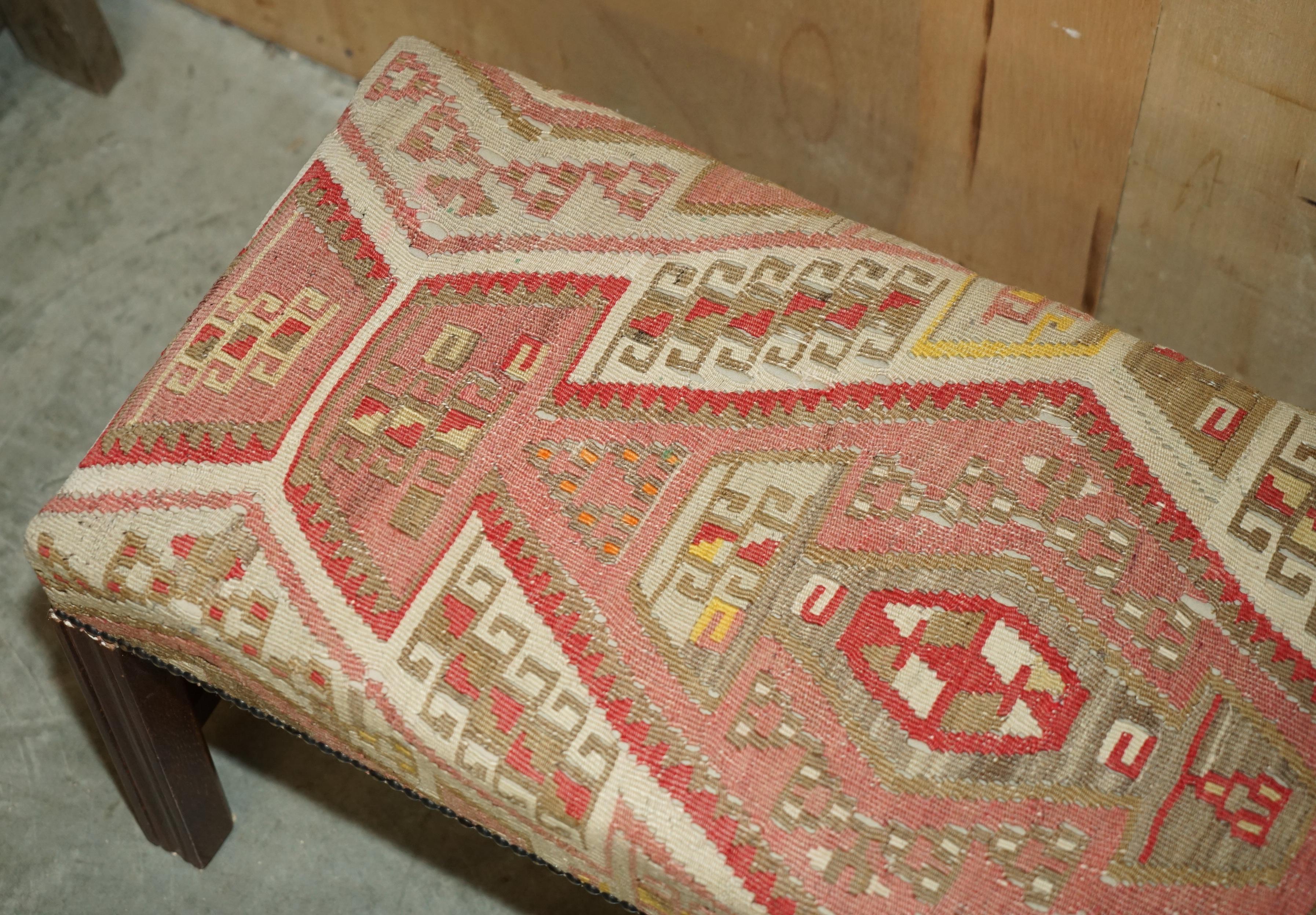 Fatto a mano GEORGE SMITH VICTORiAN STYLE KILIM UPHOLSTERED FOOTSTOOL BENCH FOR 2 TWO SHARE in vendita