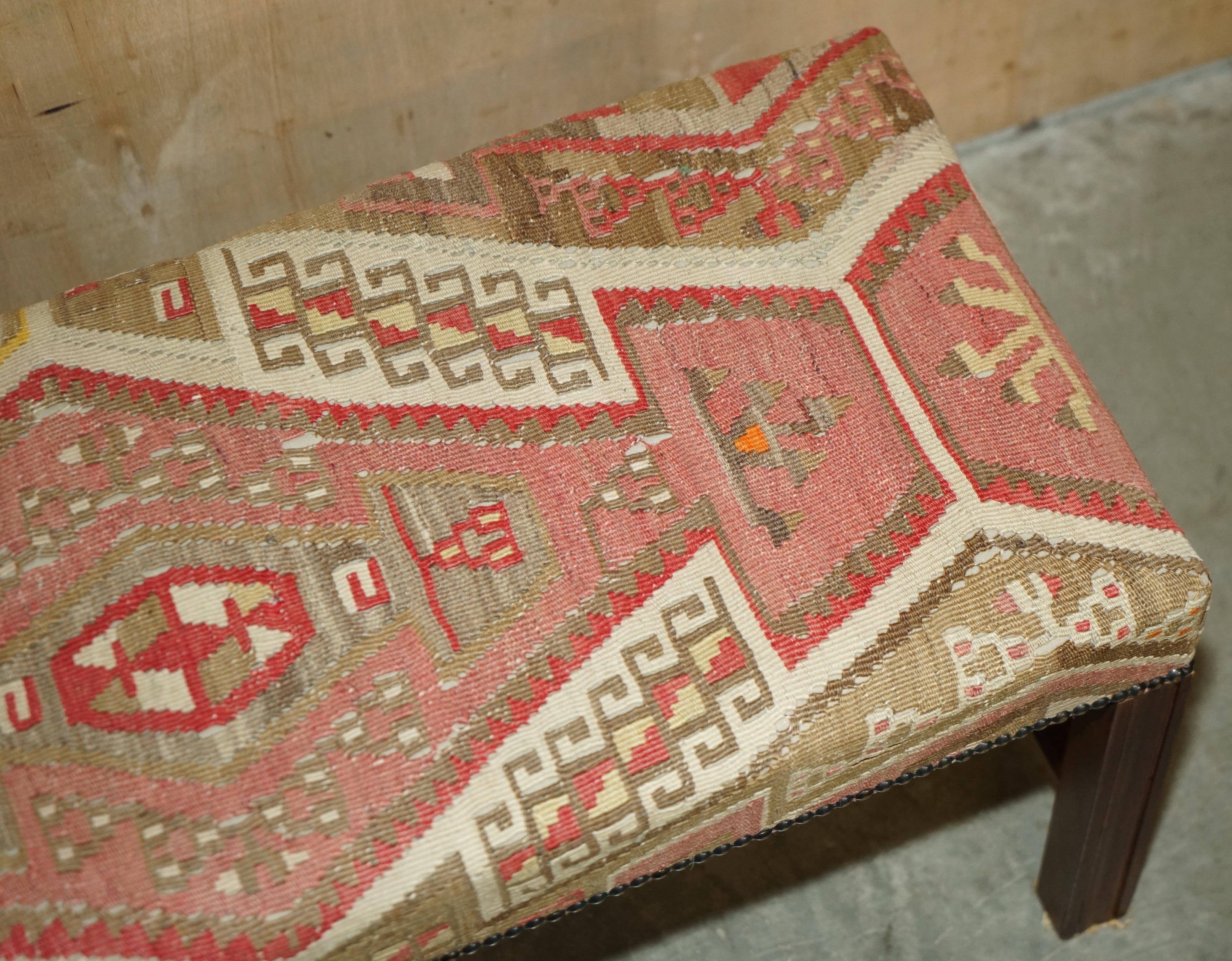 XX secolo GEORGE SMITH VICTORiAN STYLE KILIM UPHOLSTERED FOOTSTOOL BENCH FOR 2 TWO SHARE in vendita