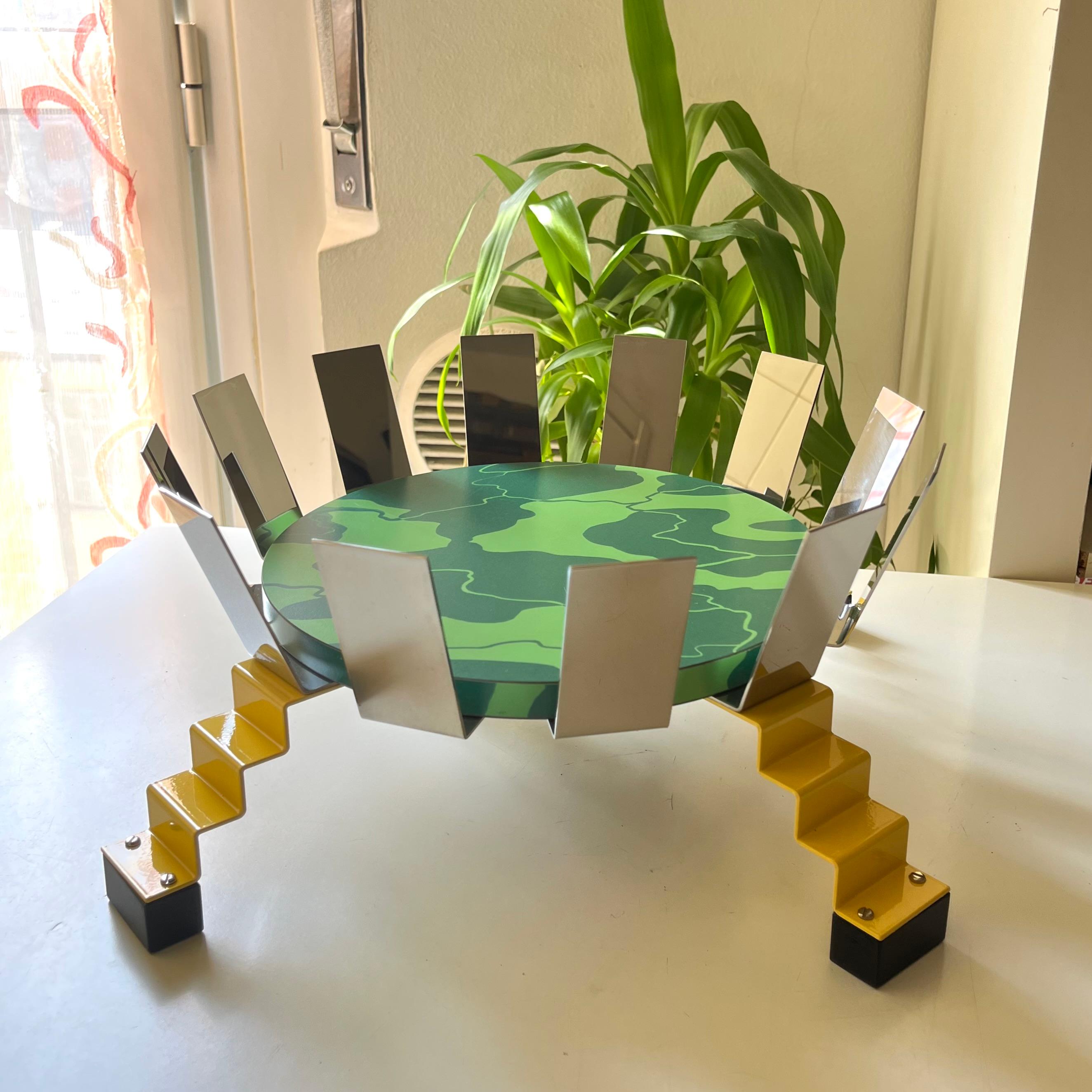 Post-Modern George SOWDEN Coupe à fruits Fruit Bowl Penrose objects for the electronic age For Sale