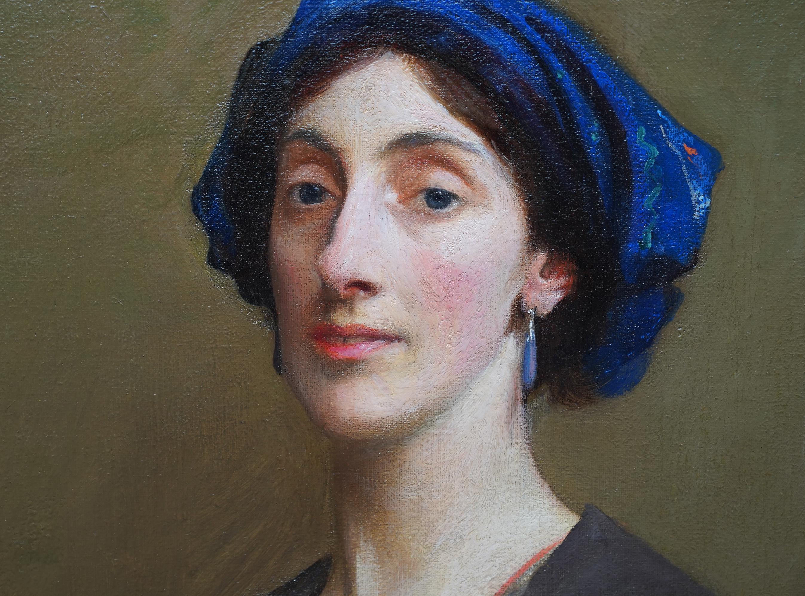 Questo superbo ritratto a olio britannico è opera del noto artista George Spencer Watson ed è databile al 1913. L'attrice si chiama Lillian Gardiner (Mrs Jack Allen) ed è la sorella della moglie di Watson, Hila Gardiner. Watson dipinse anche l'altra
