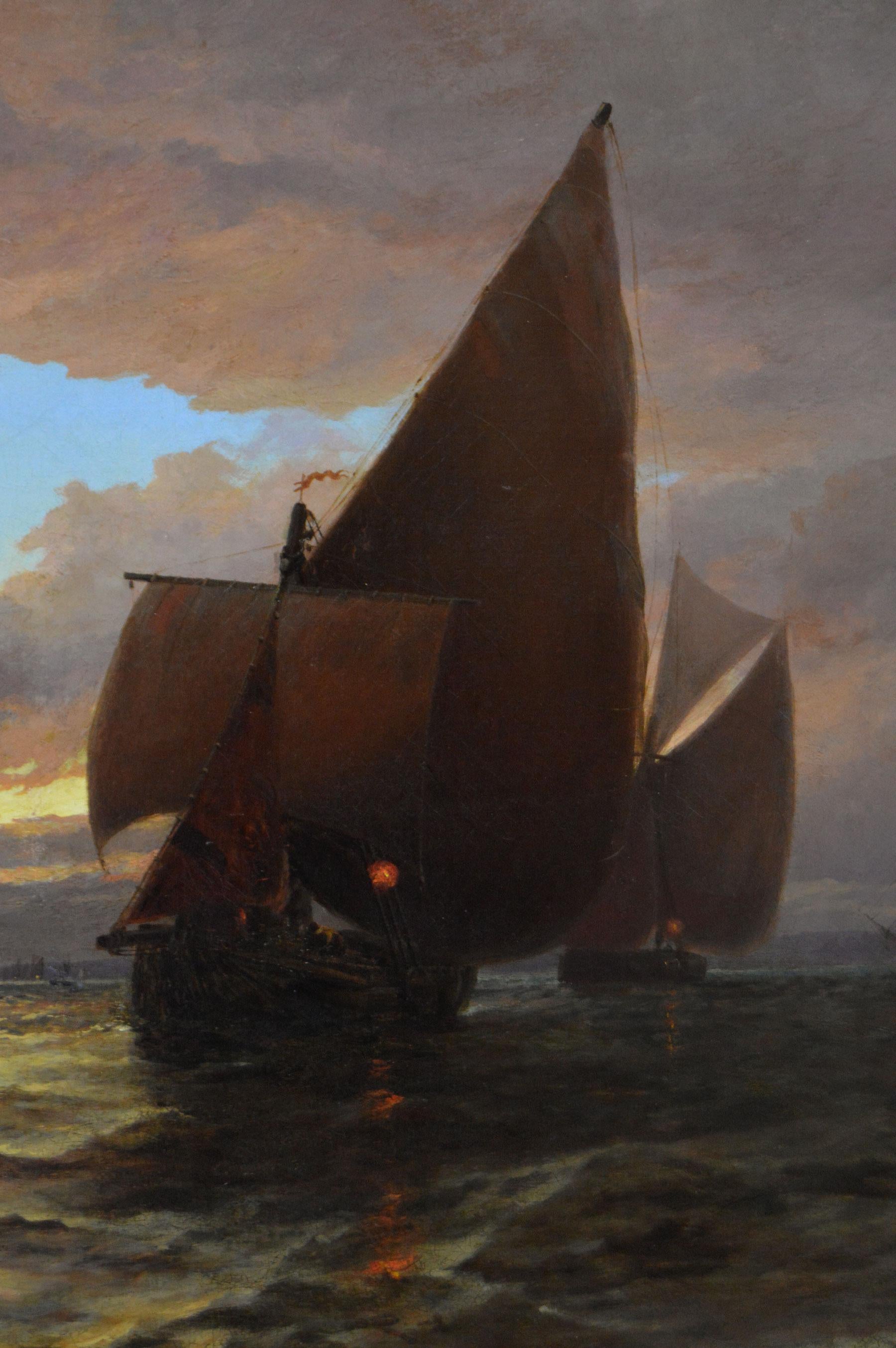 George Stainton 
Britannico, (1838-1900)
Crepuscolo a Gravesend
Olio su tela, firmato e datato 1877, vecchia etichetta verso
Dimensioni dell'immagine: 23,25 pollici x 35,25 pollici 
Dimensioni comprensive di cornice: 29,25 pollici x 41,25